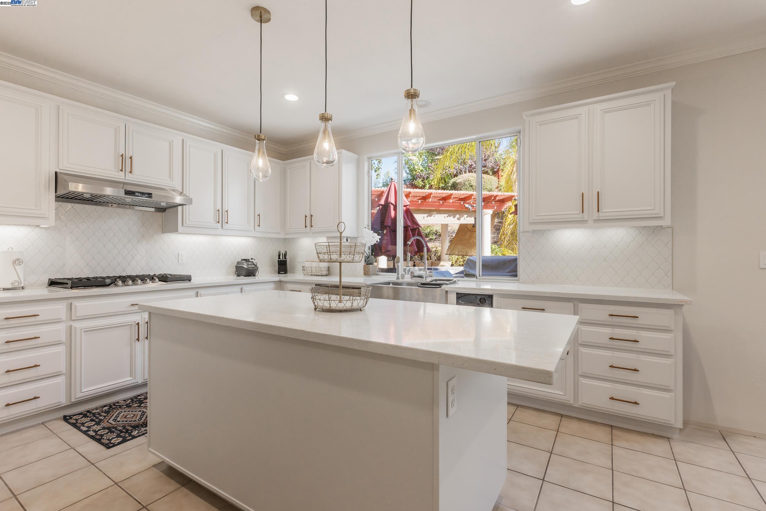 Detail Gallery Image 9 of 48 For 2626 Carmella Ct, San Jose,  CA 95135 - 6 Beds | 4/1 Baths