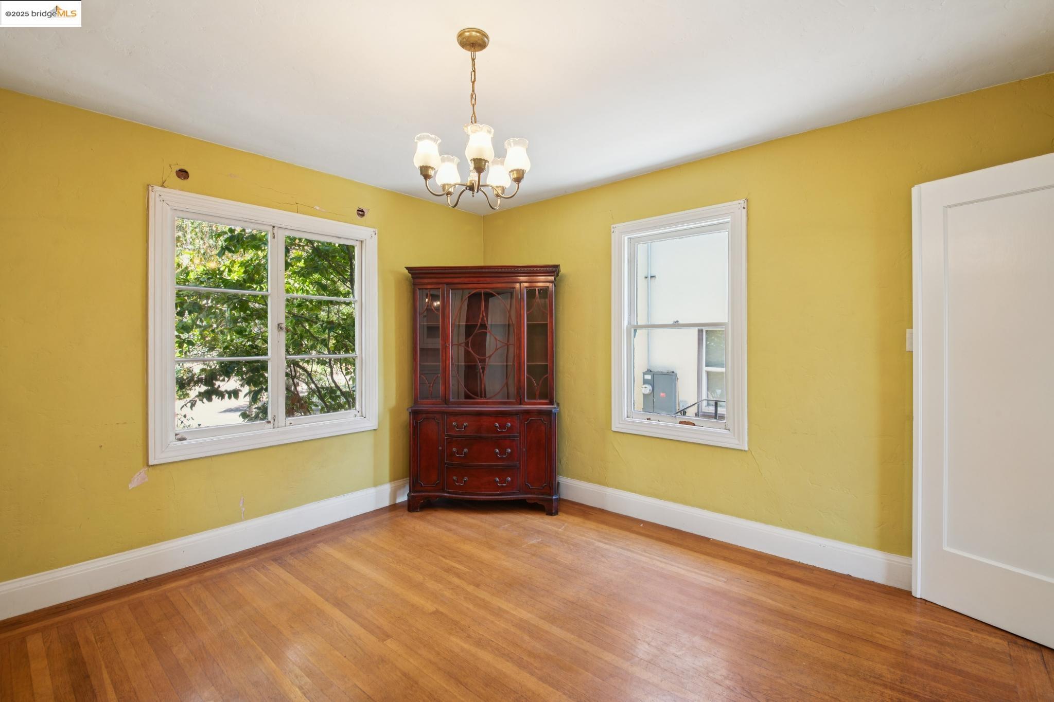 Detail Gallery Image 11 of 38 For 1110 Walnut St, Berkeley,  CA 94707 - 4 Beds | 1/1 Baths