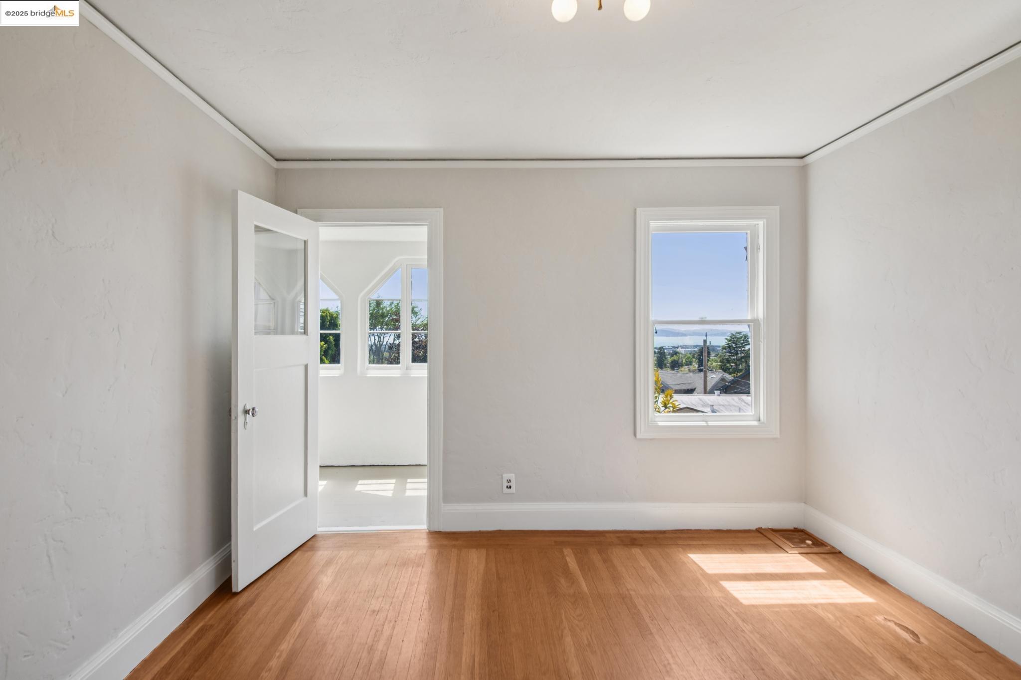 Detail Gallery Image 15 of 38 For 1110 Walnut St, Berkeley,  CA 94707 - 4 Beds | 1/1 Baths