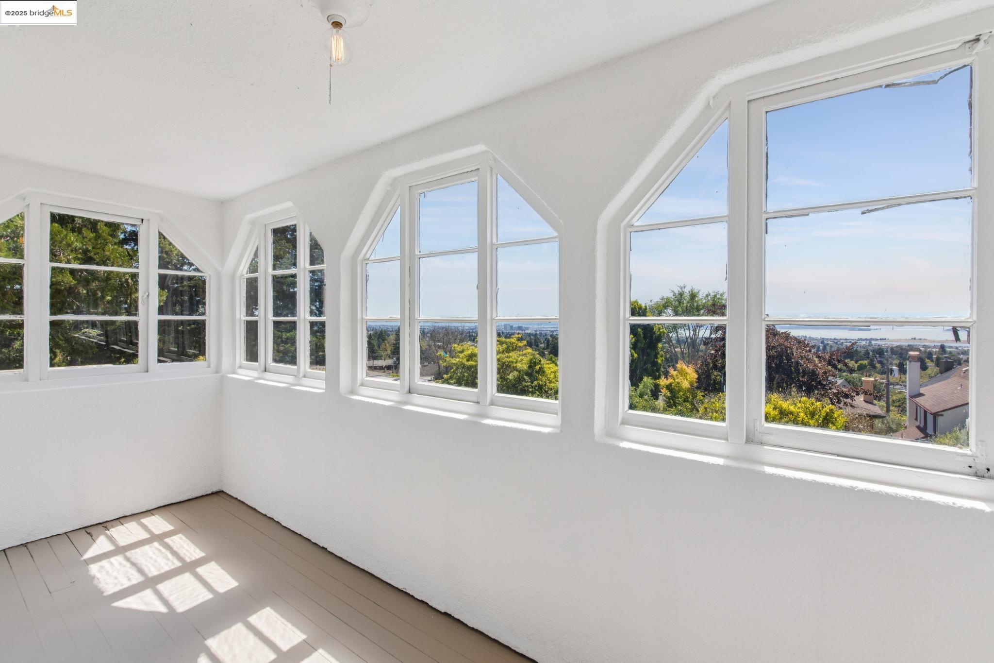 Detail Gallery Image 17 of 38 For 1110 Walnut St, Berkeley,  CA 94707 - 4 Beds | 1/1 Baths