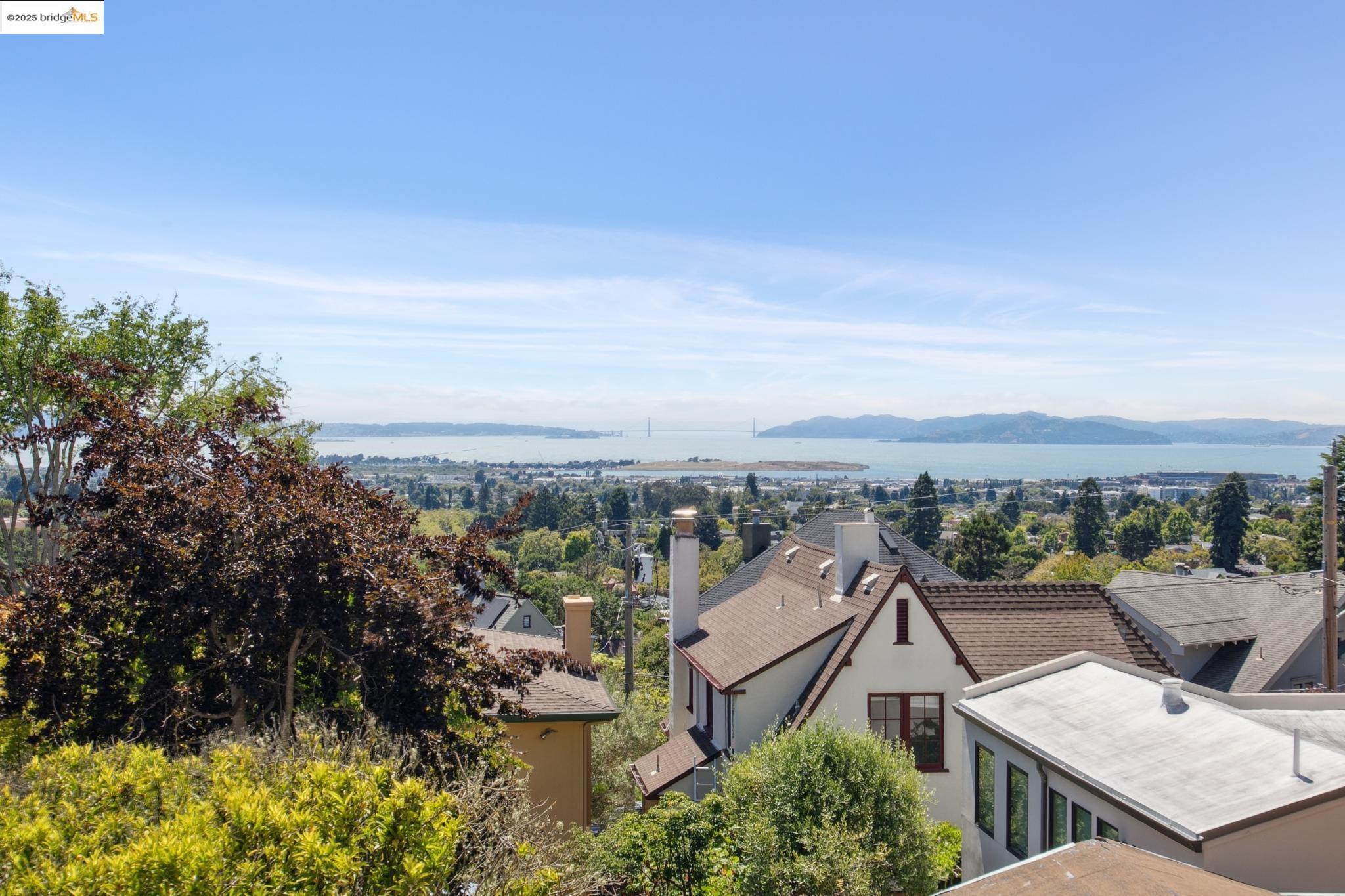 Detail Gallery Image 19 of 38 For 1110 Walnut St, Berkeley,  CA 94707 - 4 Beds | 1/1 Baths