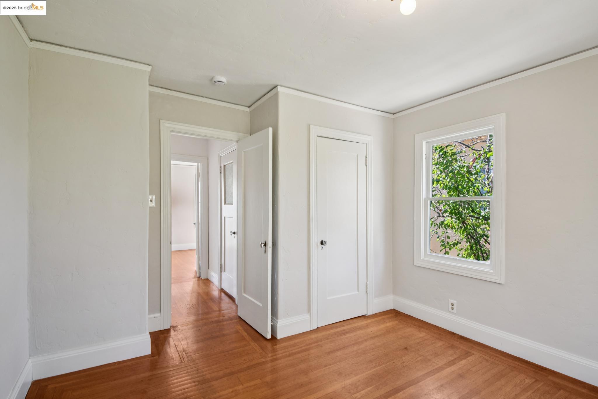 Detail Gallery Image 25 of 38 For 1110 Walnut St, Berkeley,  CA 94707 - 4 Beds | 1/1 Baths