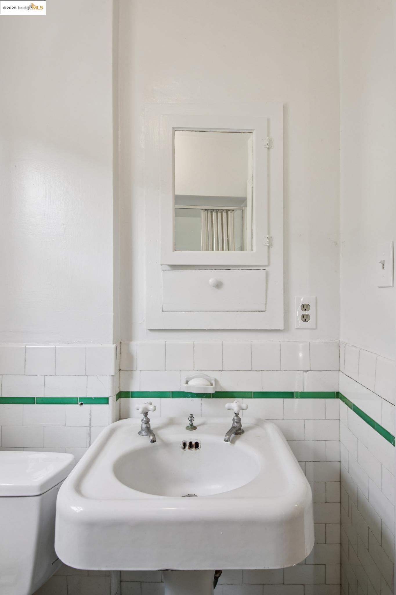 Detail Gallery Image 26 of 38 For 1110 Walnut St, Berkeley,  CA 94707 - 4 Beds | 1/1 Baths