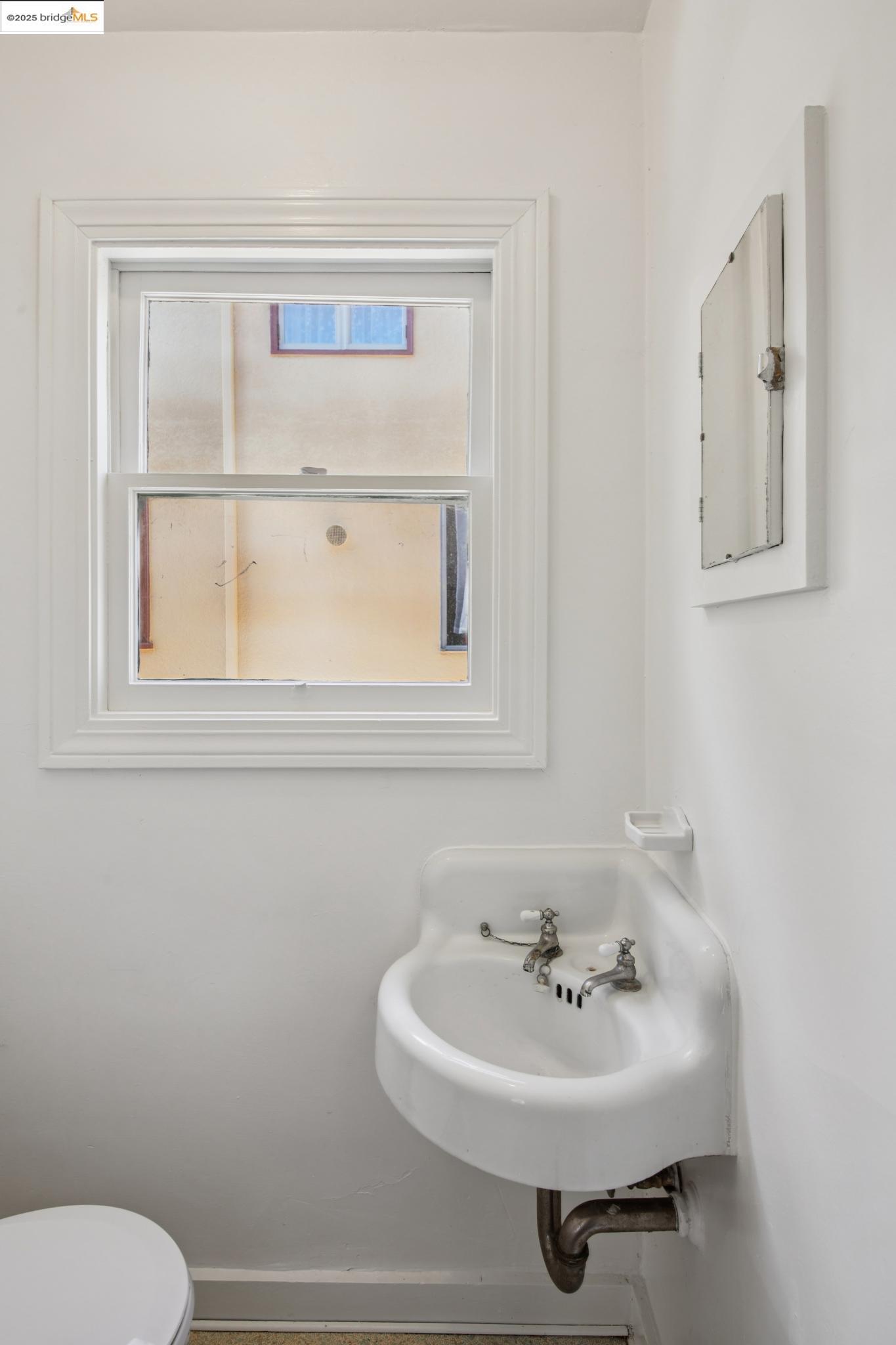Detail Gallery Image 27 of 38 For 1110 Walnut St, Berkeley,  CA 94707 - 4 Beds | 1/1 Baths
