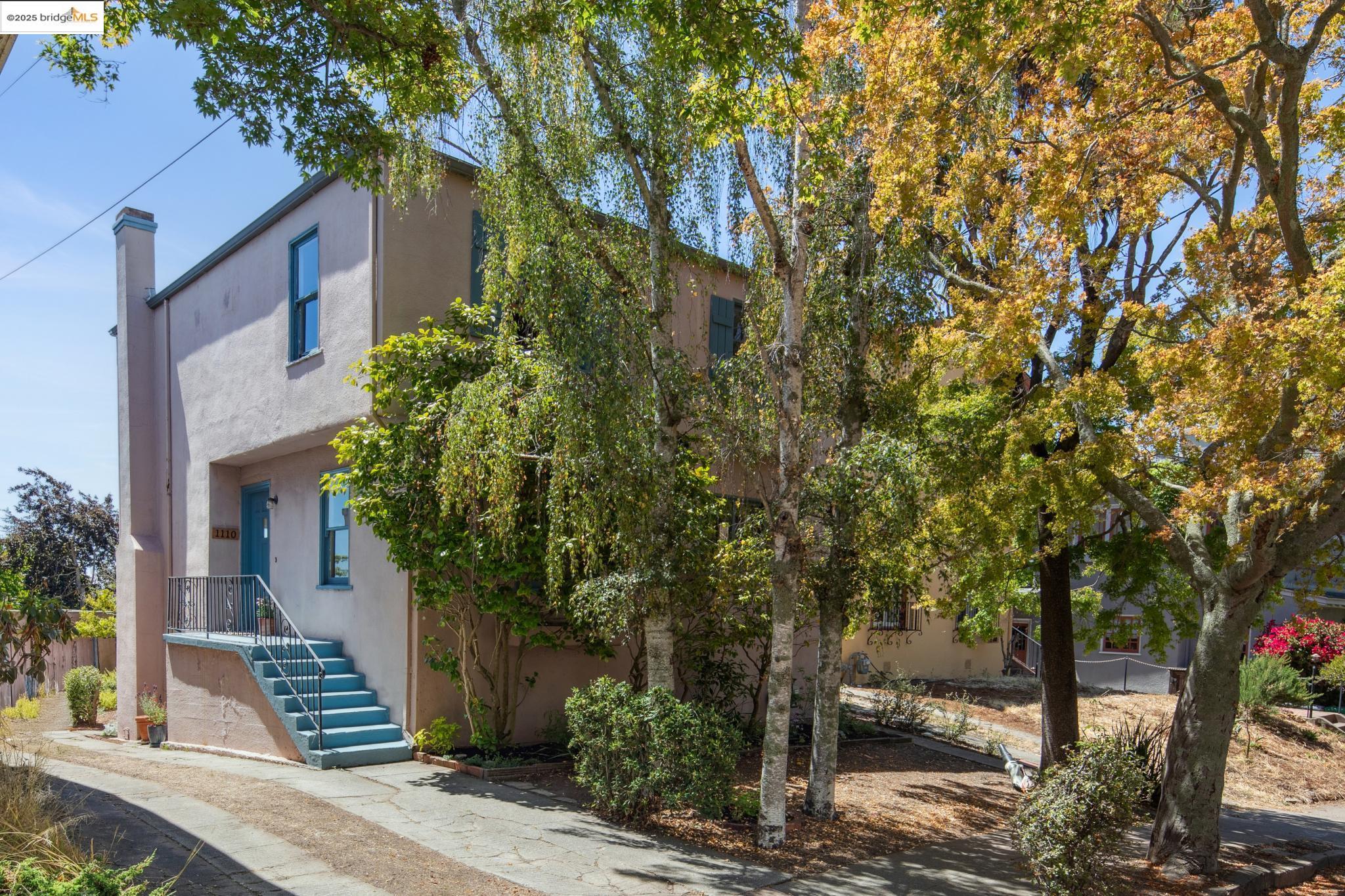 Detail Gallery Image 4 of 38 For 1110 Walnut St, Berkeley,  CA 94707 - 4 Beds | 1/1 Baths