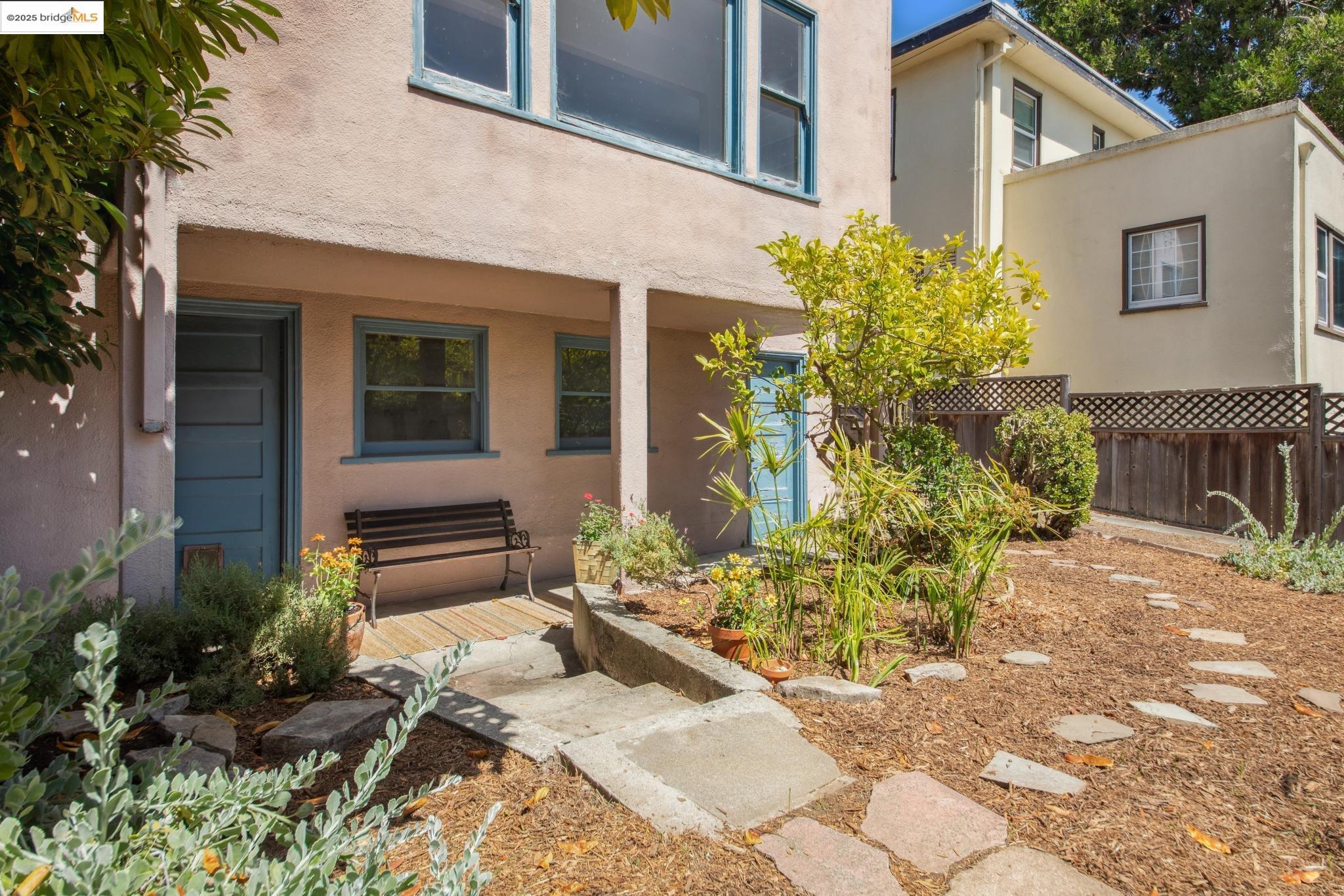 Detail Gallery Image 31 of 38 For 1110 Walnut St, Berkeley,  CA 94707 - 4 Beds | 1/1 Baths