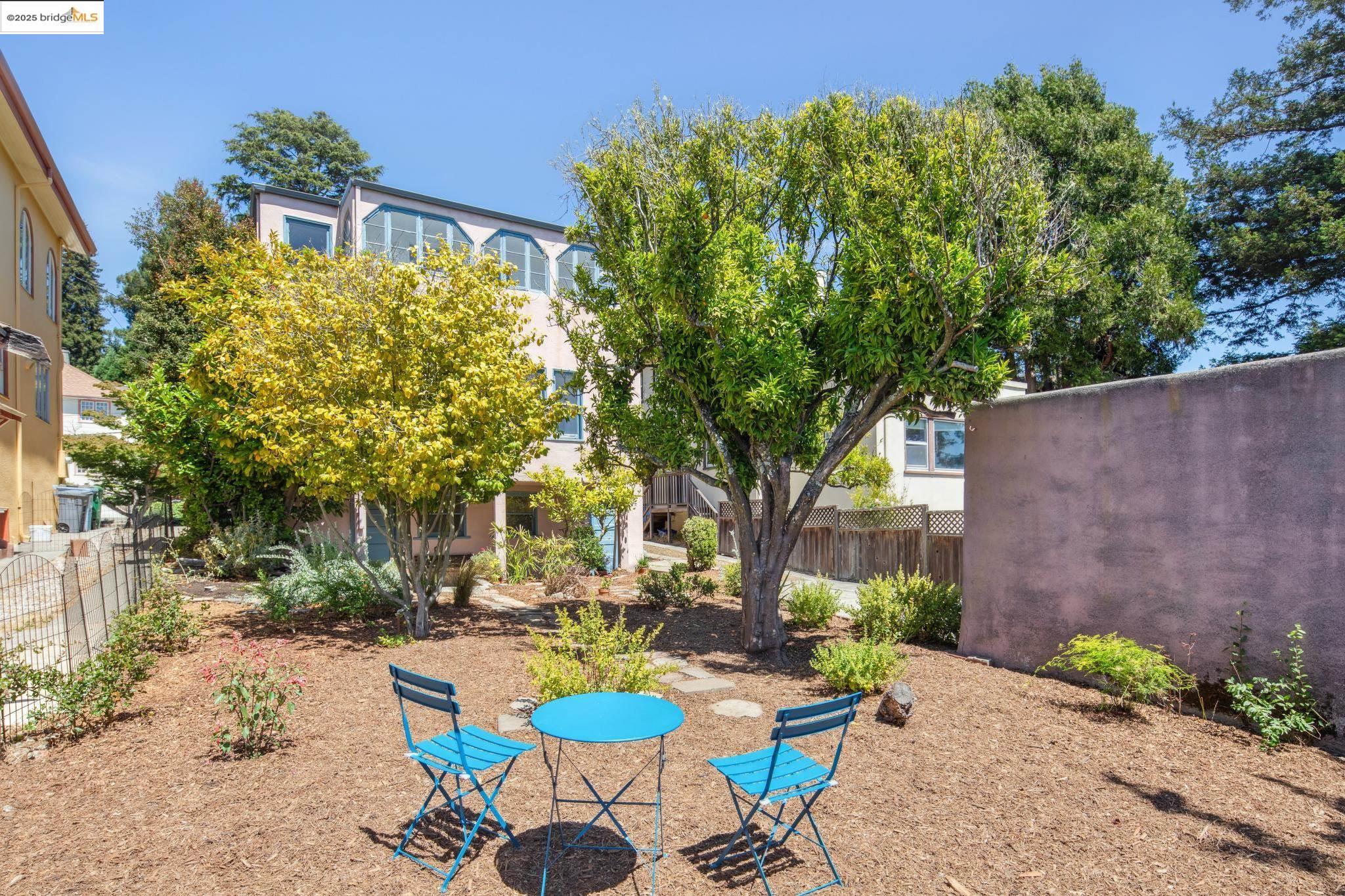 Detail Gallery Image 32 of 38 For 1110 Walnut St, Berkeley,  CA 94707 - 4 Beds | 1/1 Baths