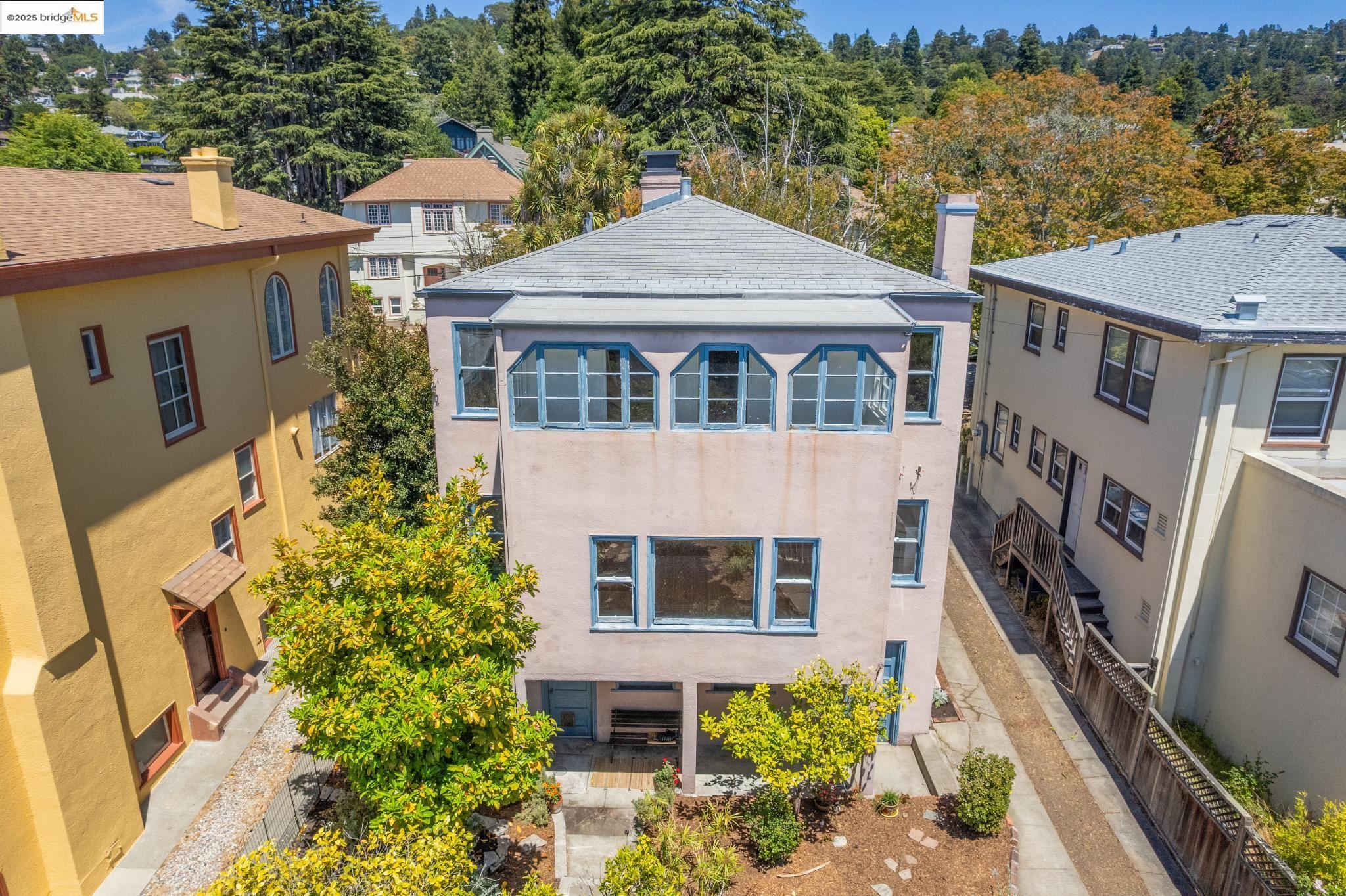 Detail Gallery Image 34 of 38 For 1110 Walnut St, Berkeley,  CA 94707 - 4 Beds | 1/1 Baths