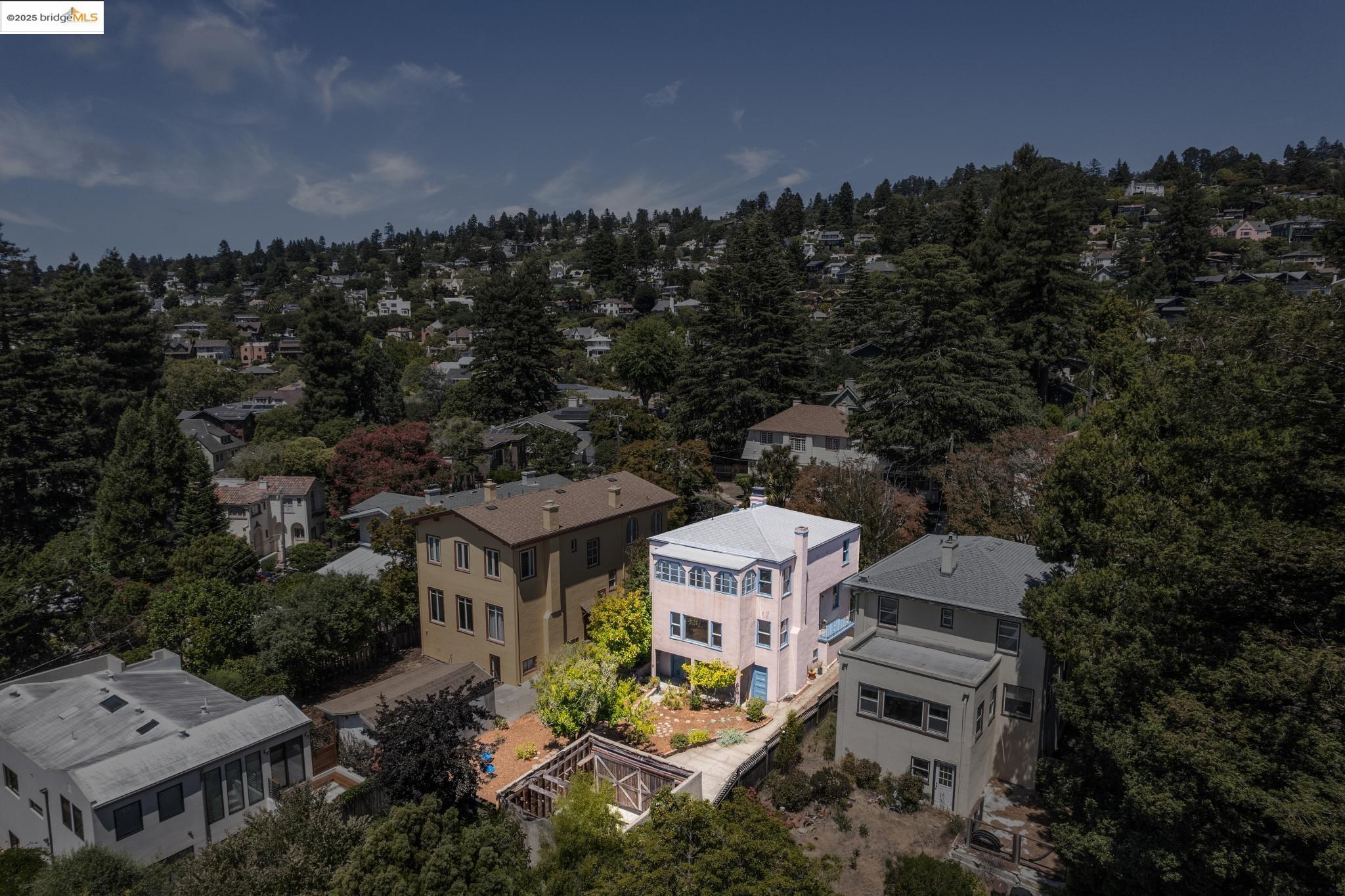 Detail Gallery Image 36 of 38 For 1110 Walnut St, Berkeley,  CA 94707 - 4 Beds | 1/1 Baths