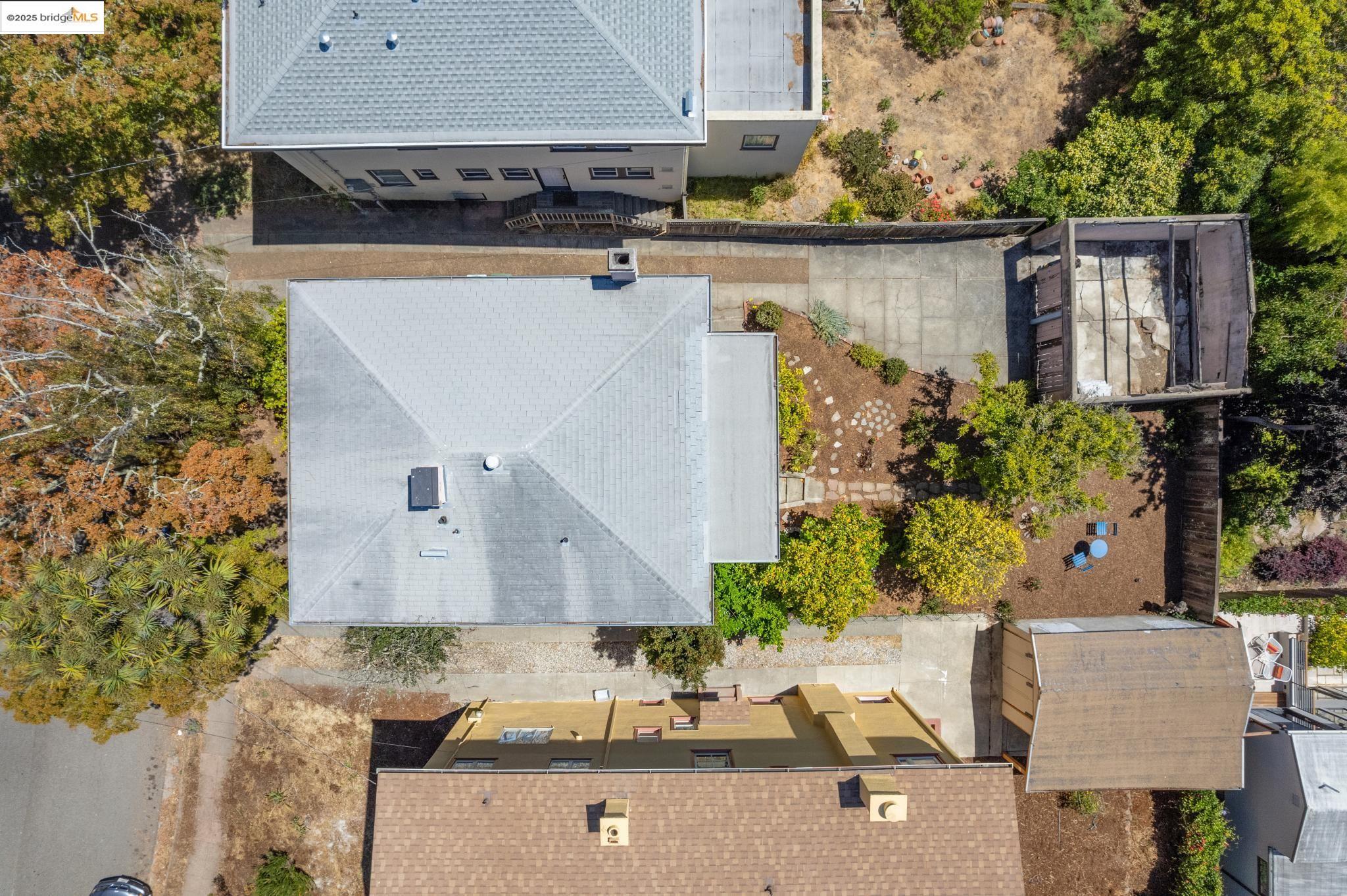 Detail Gallery Image 37 of 38 For 1110 Walnut St, Berkeley,  CA 94707 - 4 Beds | 1/1 Baths