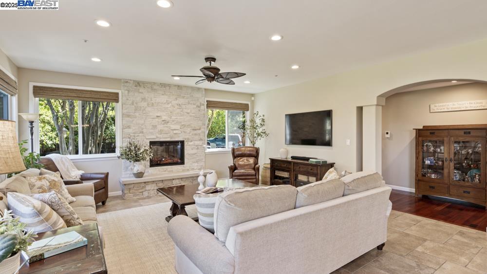 Detail Gallery Image 12 of 57 For 1348 Carlton Pl, Livermore,  CA 94550 - 6 Beds | 3 Baths