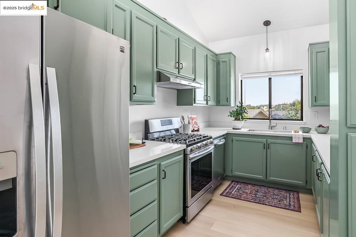 Detail Gallery Image 12 of 23 For 46 Birchwood Dr, Novato,  CA 94947 - 3 Beds | 3 Baths