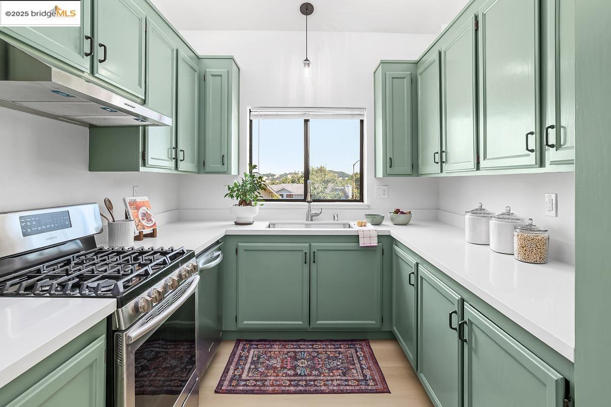 Detail Gallery Image 13 of 23 For 46 Birchwood Dr, Novato,  CA 94947 - 3 Beds | 3 Baths