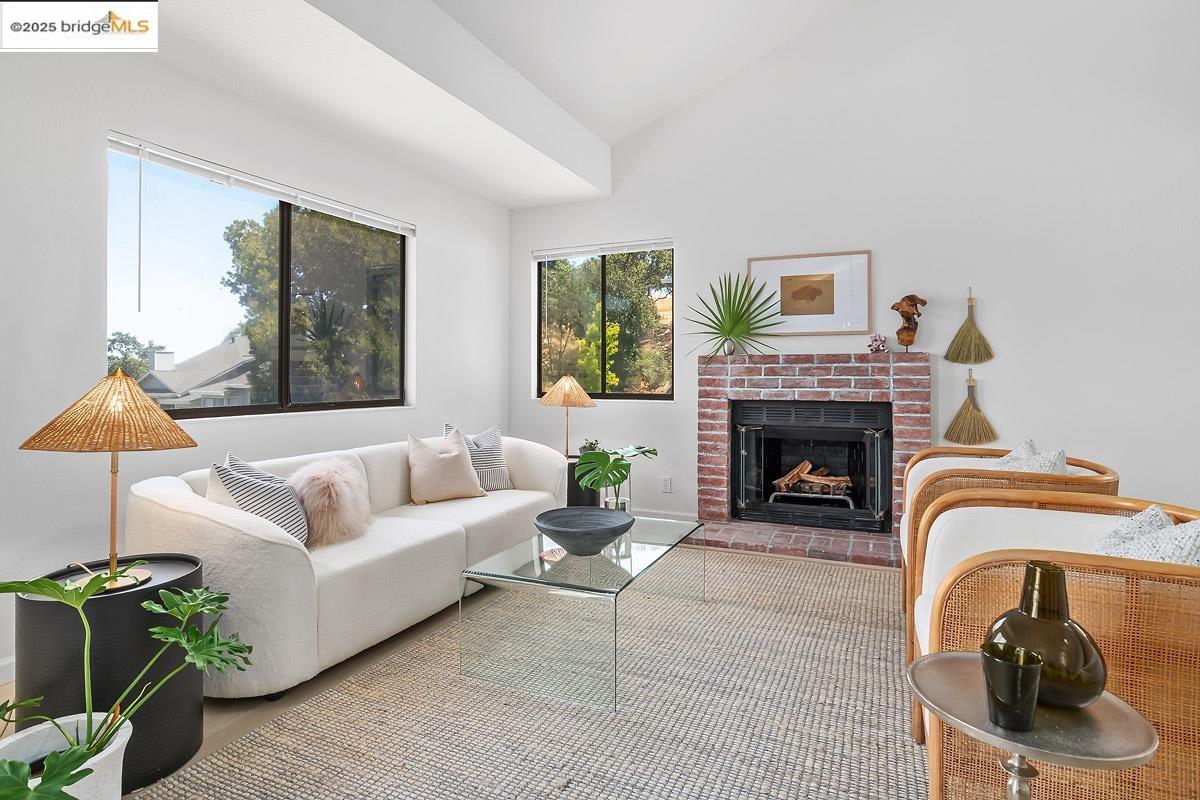 Detail Gallery Image 8 of 23 For 46 Birchwood Dr, Novato,  CA 94947 - 3 Beds | 3 Baths