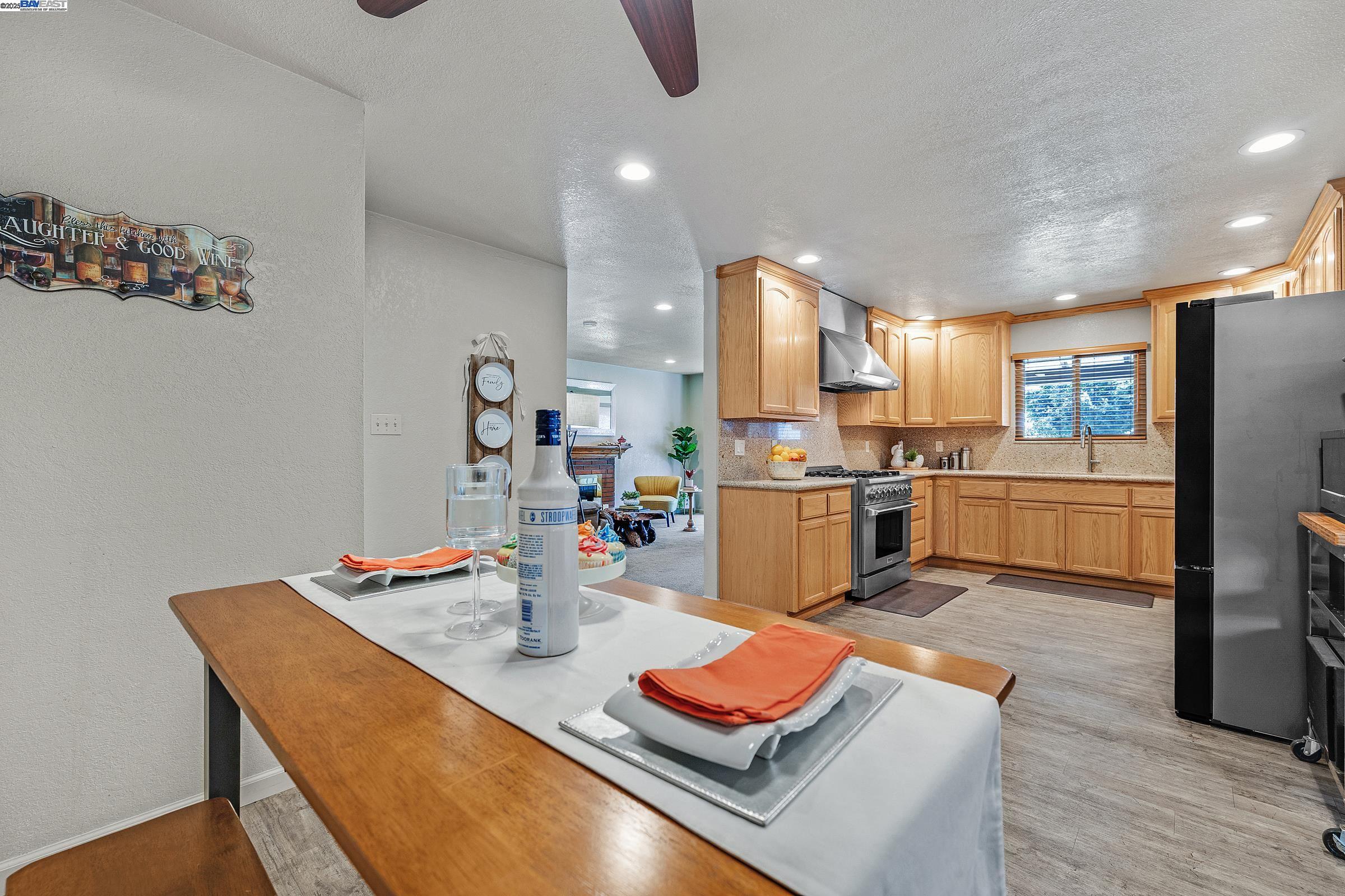 Detail Gallery Image 11 of 57 For 39024 Blacow Rd, Fremont,  CA 94538 - 4 Beds | 2 Baths