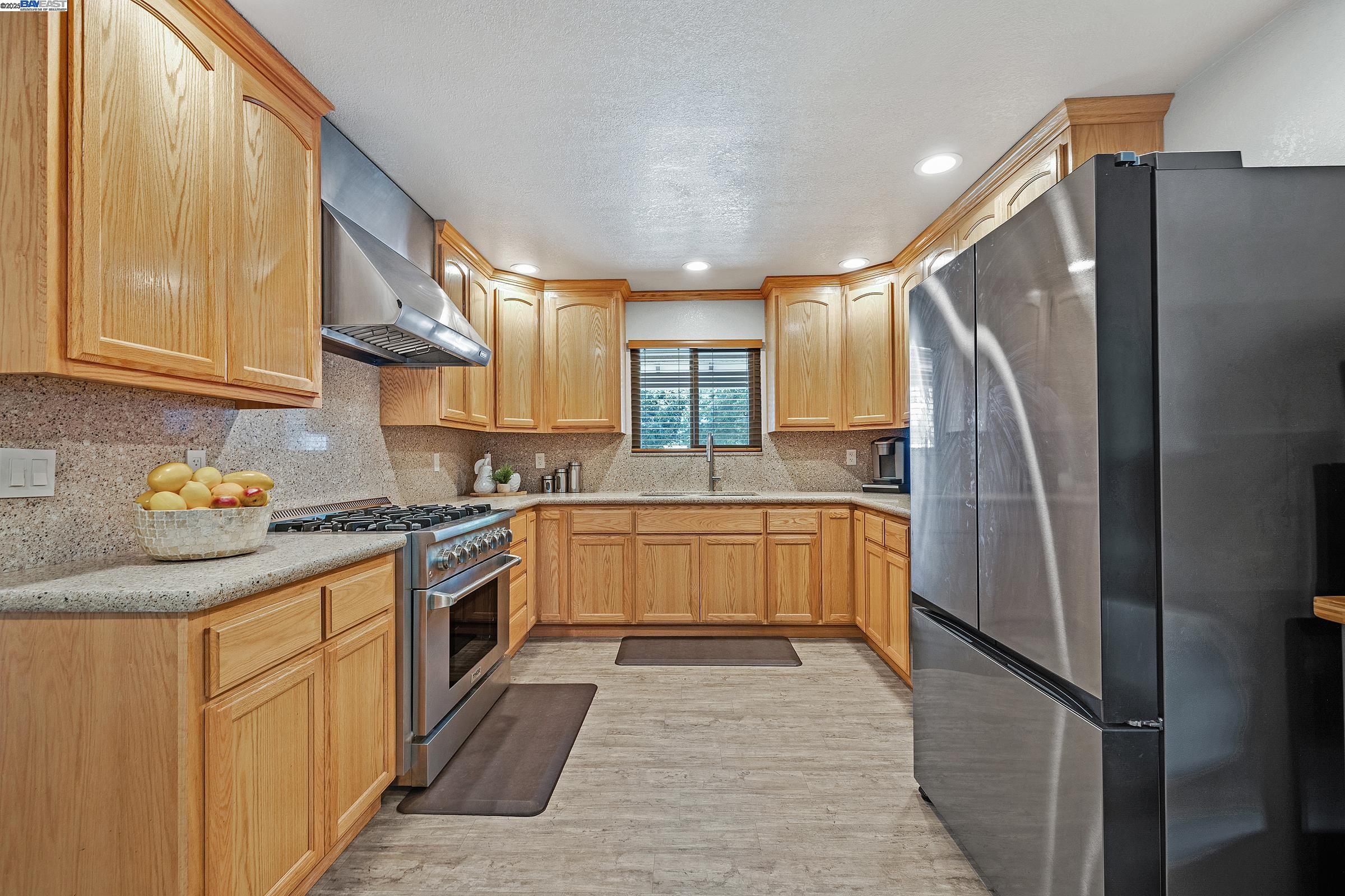 Detail Gallery Image 16 of 57 For 39024 Blacow Rd, Fremont,  CA 94538 - 4 Beds | 2 Baths