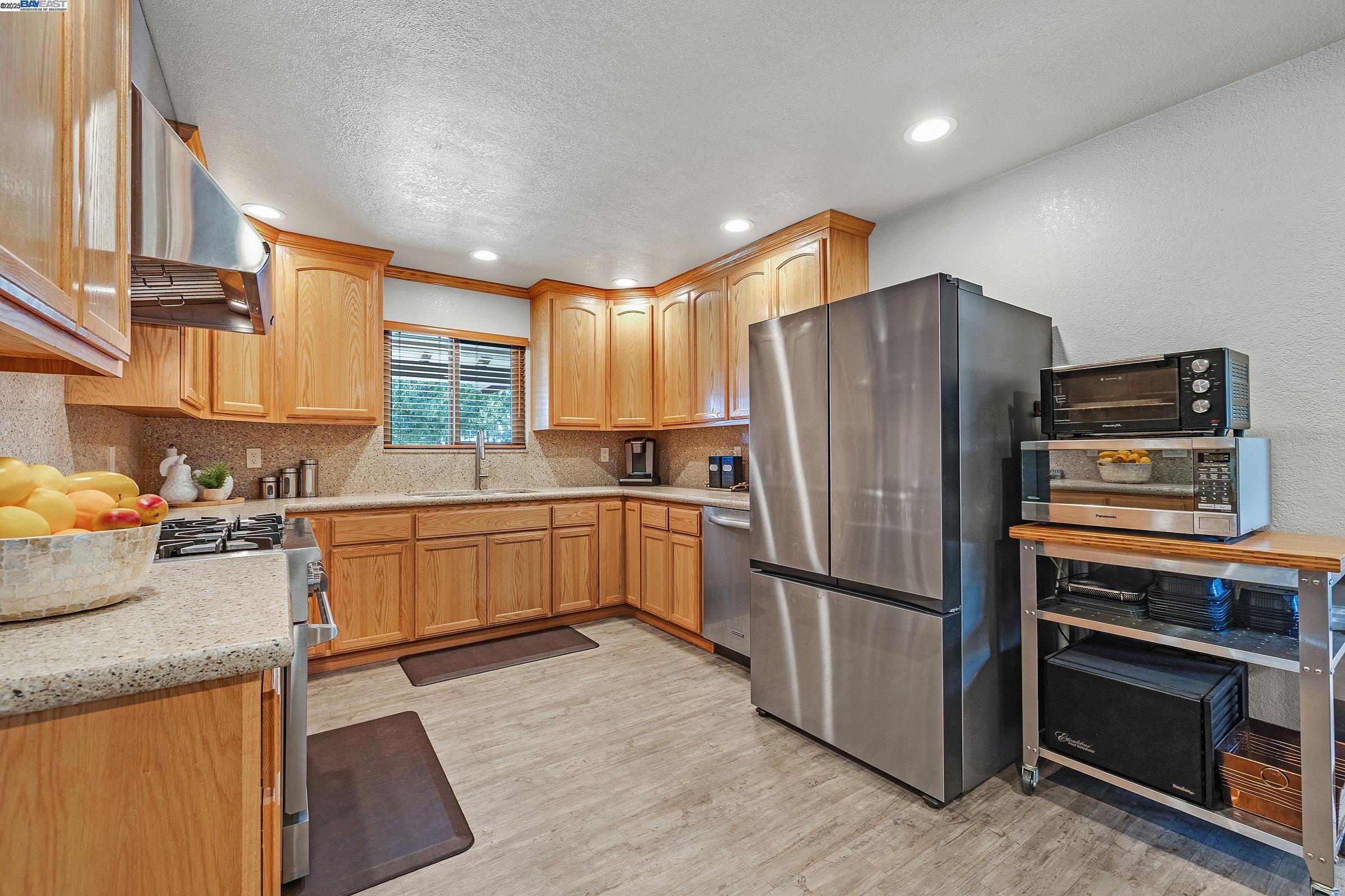 Detail Gallery Image 17 of 57 For 39024 Blacow Rd, Fremont,  CA 94538 - 4 Beds | 2 Baths