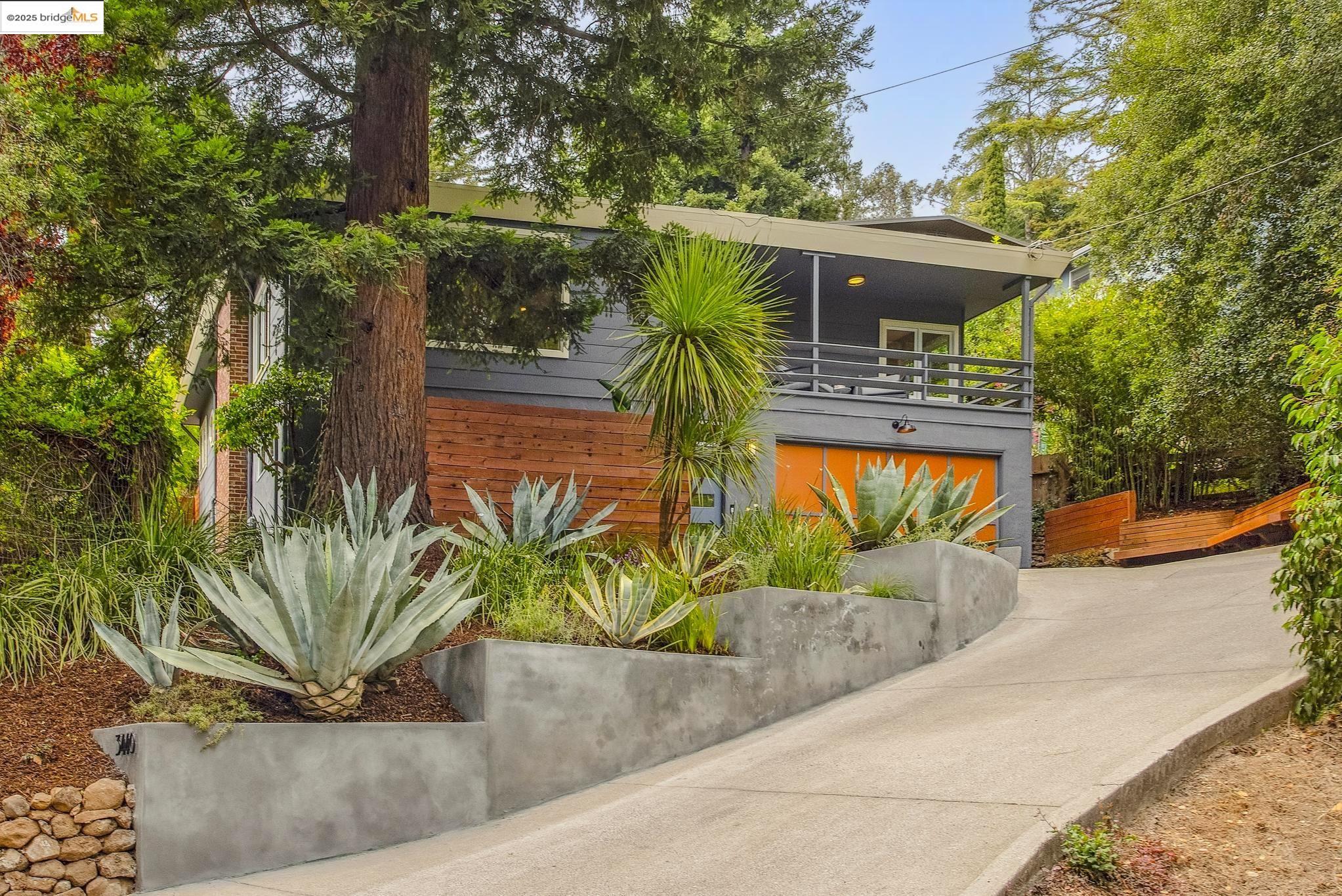 Detail Gallery Image 1 of 1 For 3440 Noyo St, Oakland,  CA 94602 - 4 Beds | 3 Baths