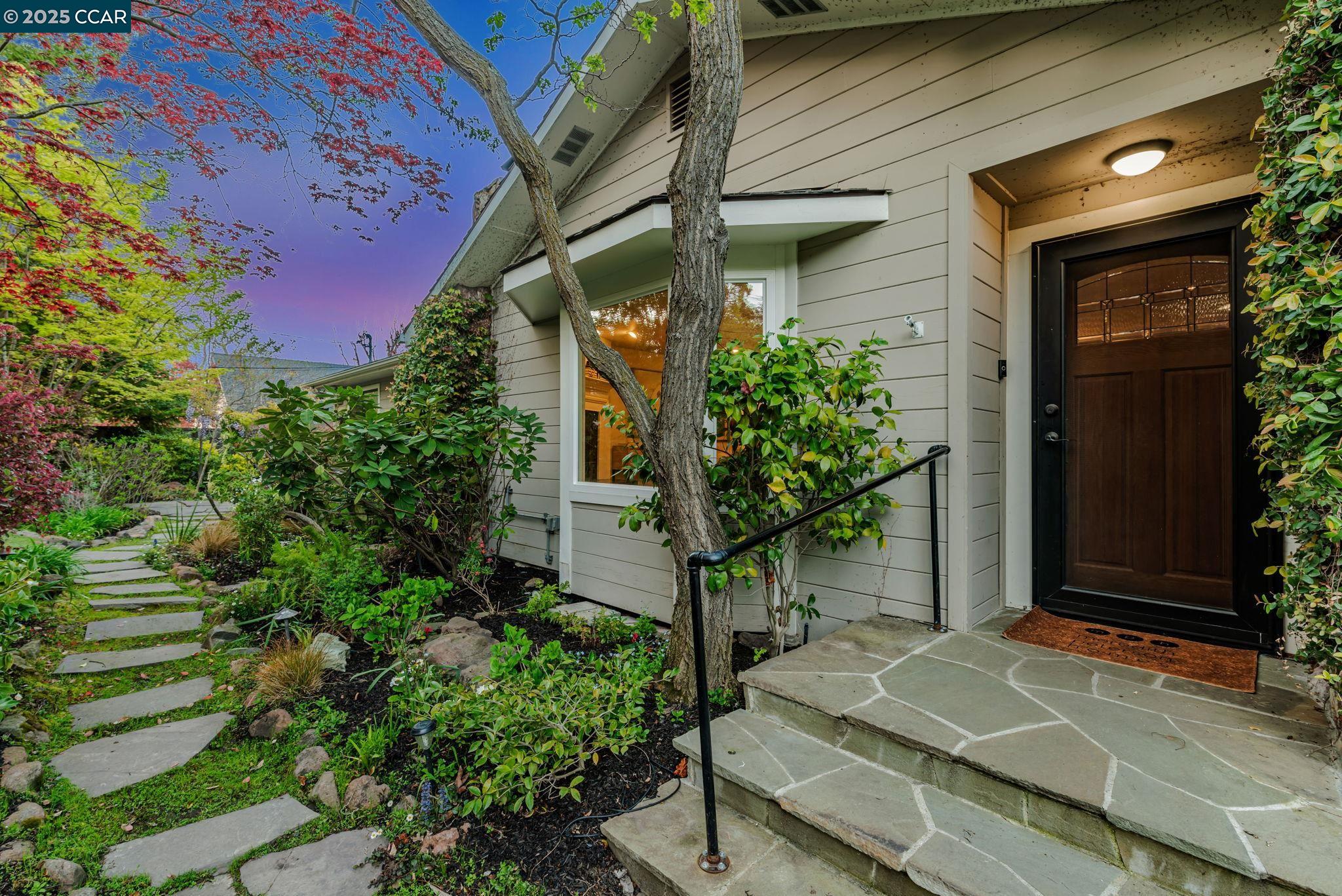 Detail Gallery Image 2 of 42 For 1834 Ivanhoe Ave, Lafayette,  CA 94549 - 5 Beds | 4 Baths