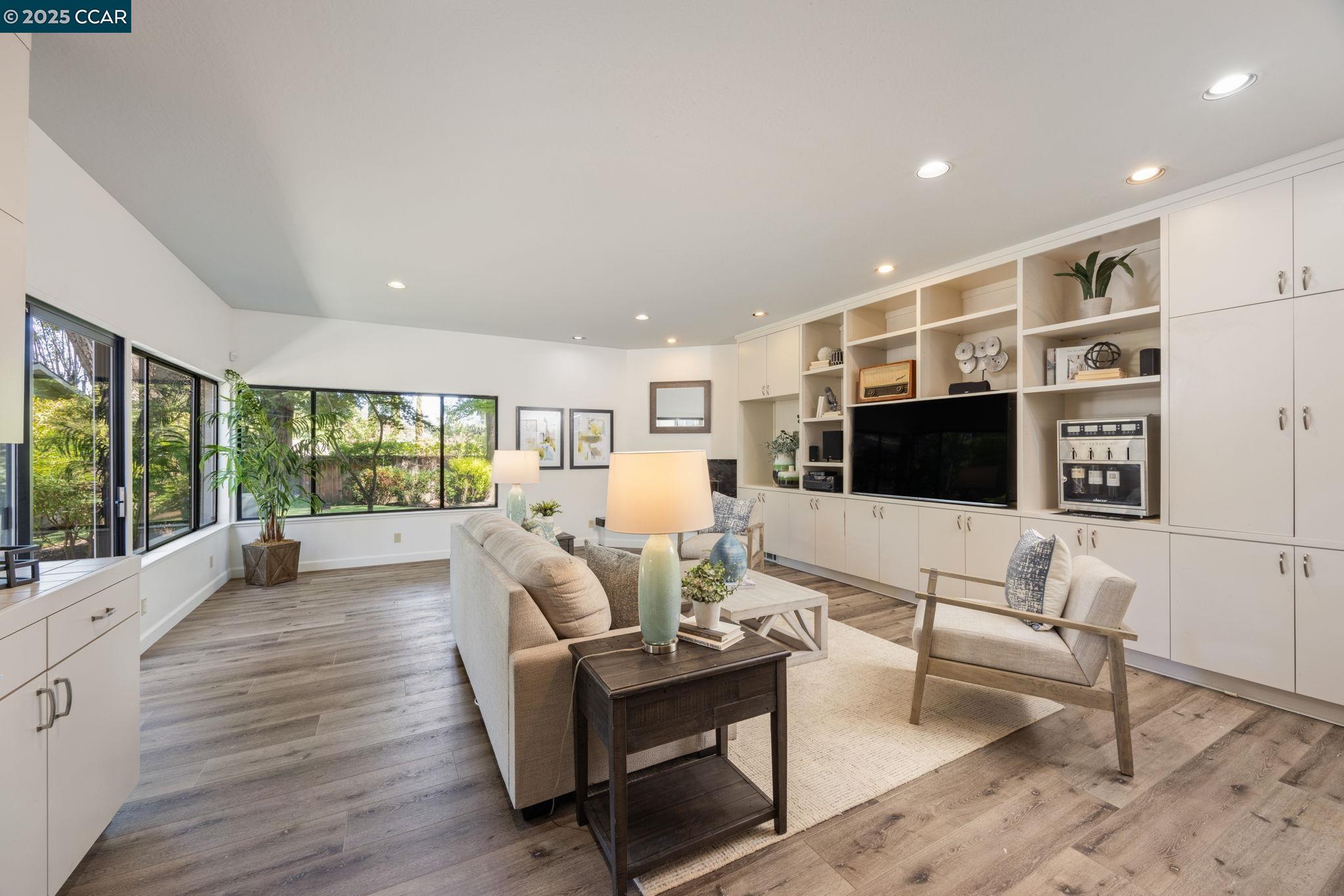 Detail Gallery Image 11 of 42 For 1834 Ivanhoe Ave, Lafayette,  CA 94549 - 5 Beds | 4 Baths