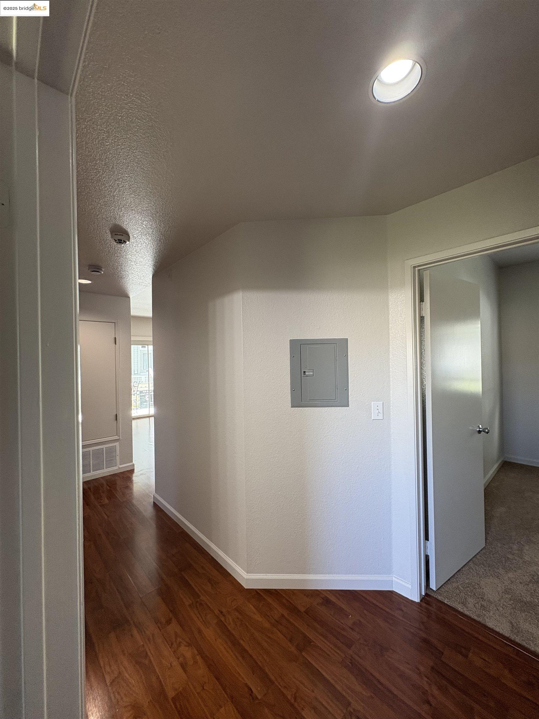 Detail Gallery Image 12 of 12 For 256 Napoli Court, Hercules,  CA 94547 - 3 Beds | 2 Baths