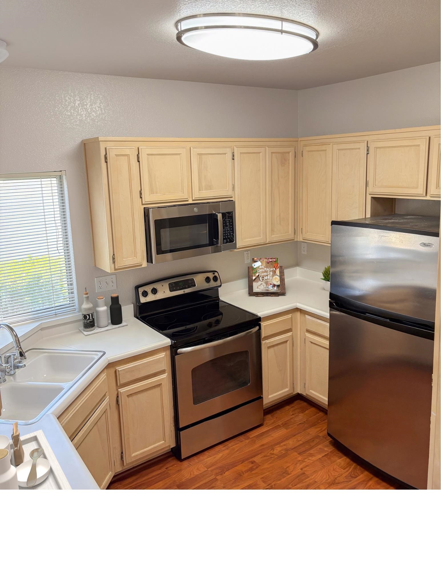 Detail Gallery Image 8 of 14 For 256 Napoli Court, Hercules,  CA 94547 - 3 Beds | 2 Baths