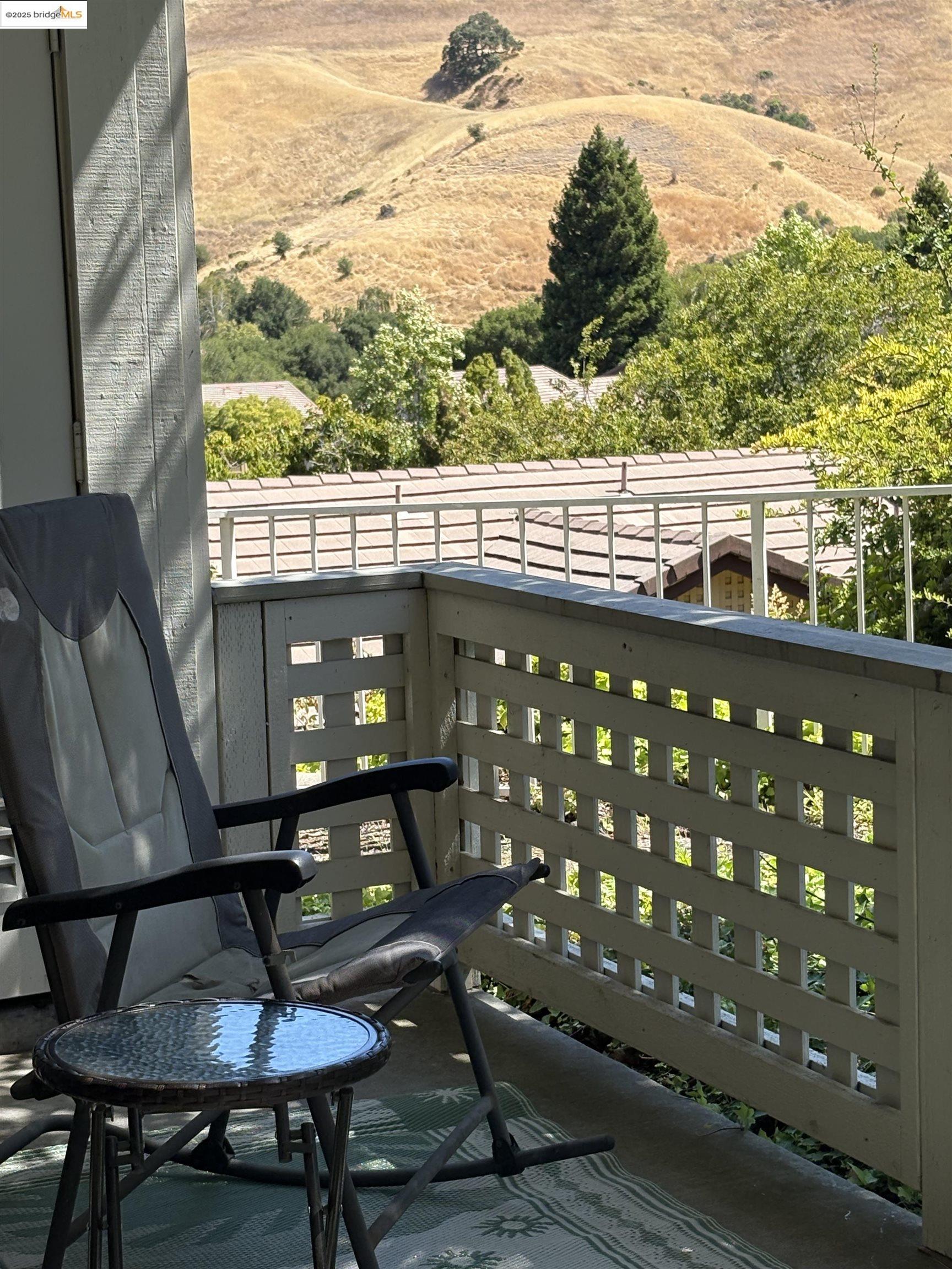 Detail Gallery Image 4 of 12 For 256 Napoli Court, Hercules,  CA 94547 - 3 Beds | 2 Baths
