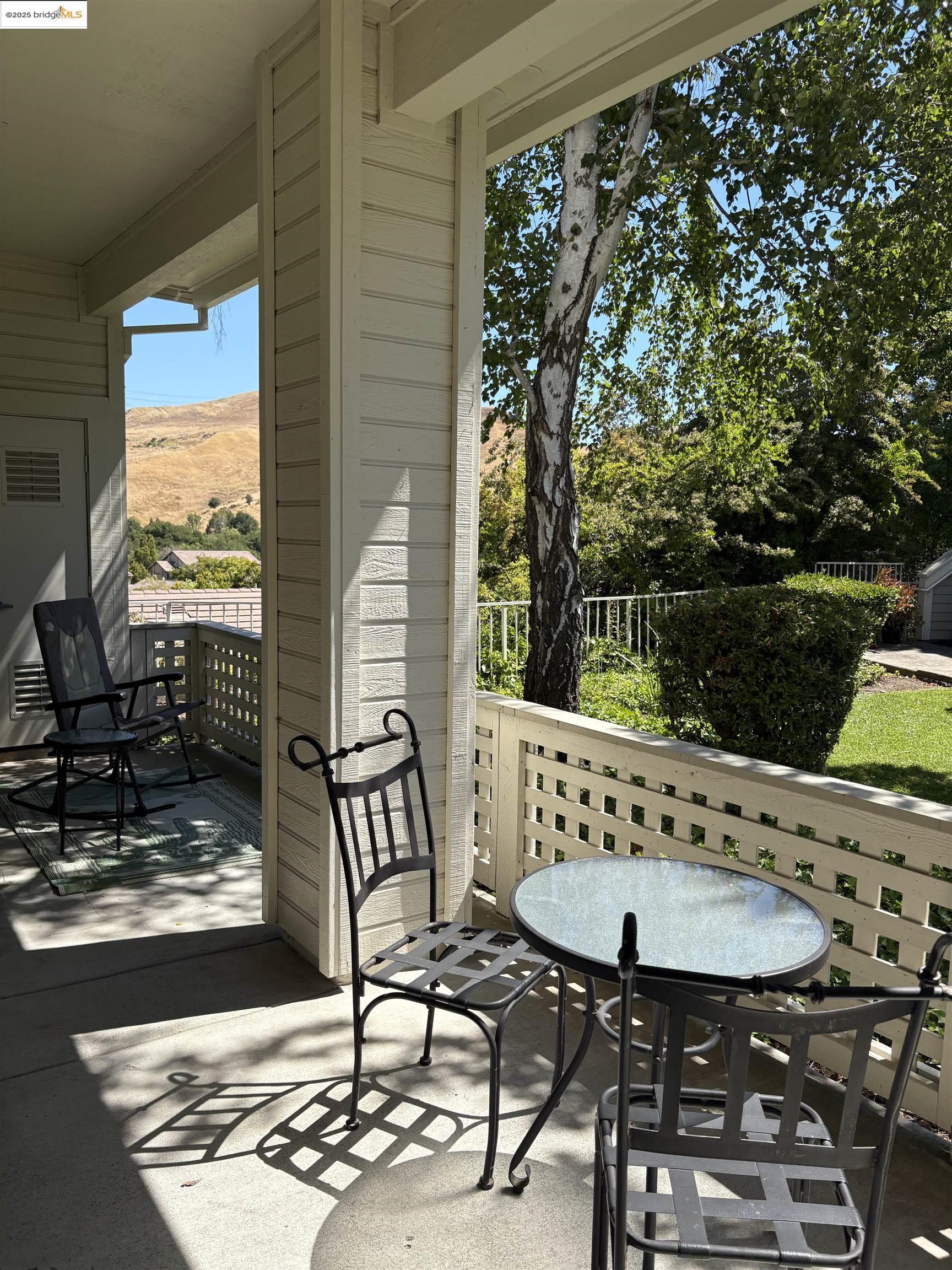 Detail Gallery Image 5 of 12 For 256 Napoli Court, Hercules,  CA 94547 - 3 Beds | 2 Baths
