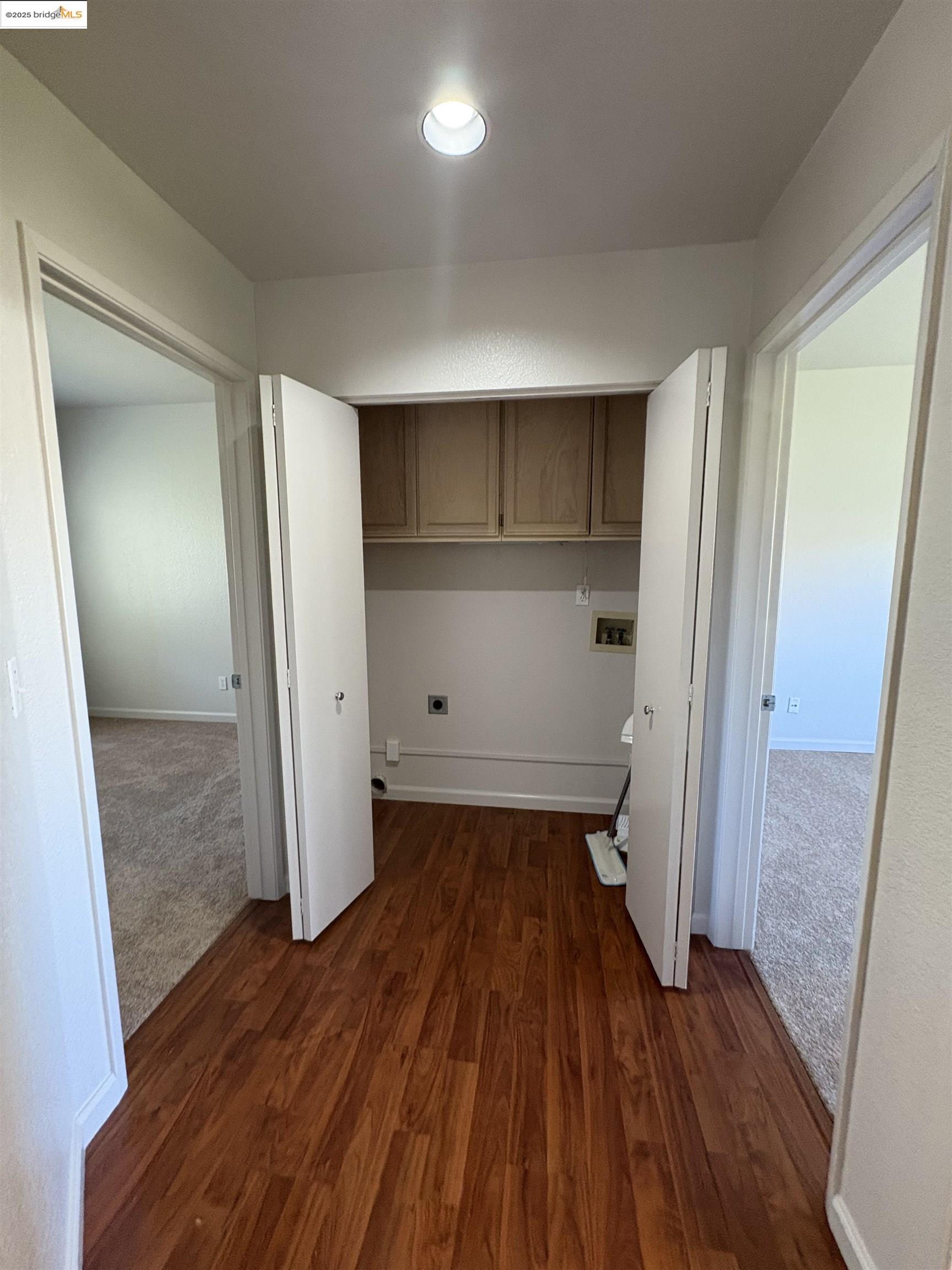 Detail Gallery Image 6 of 12 For 256 Napoli Court, Hercules,  CA 94547 - 3 Beds | 2 Baths