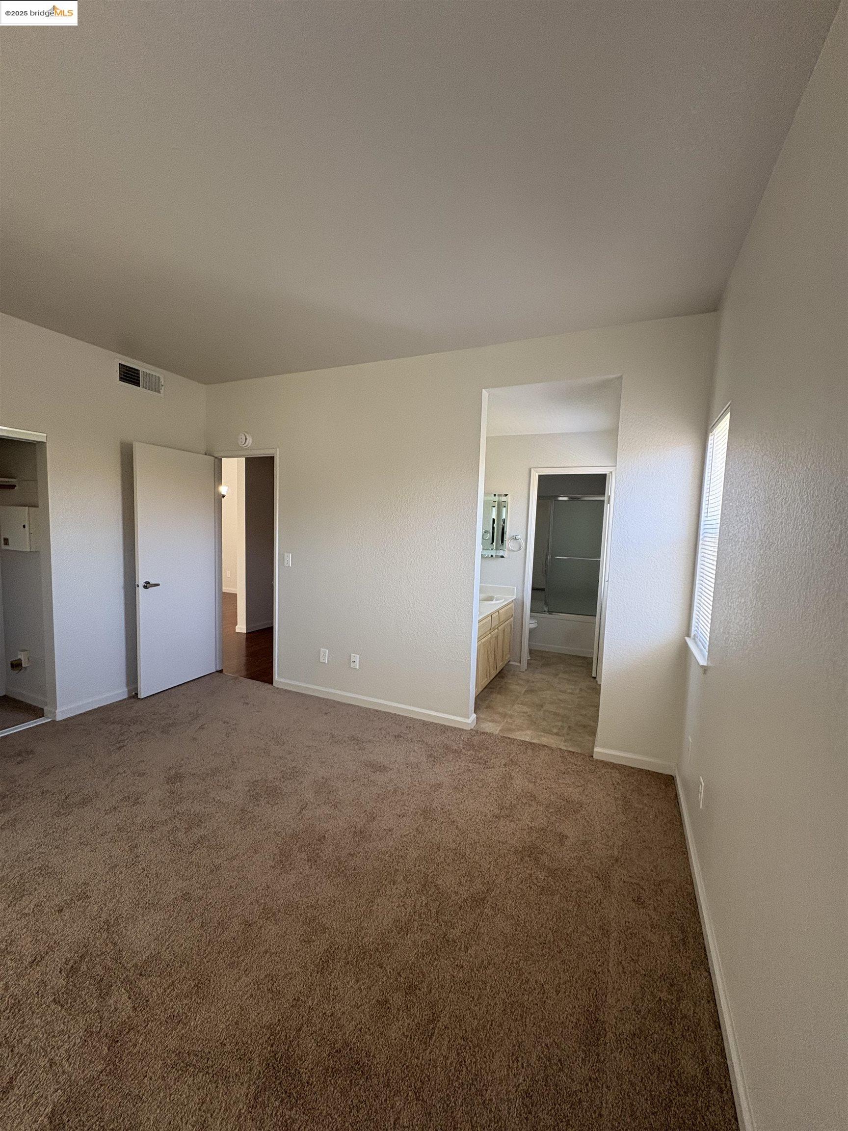 Detail Gallery Image 7 of 12 For 256 Napoli Court, Hercules,  CA 94547 - 3 Beds | 2 Baths