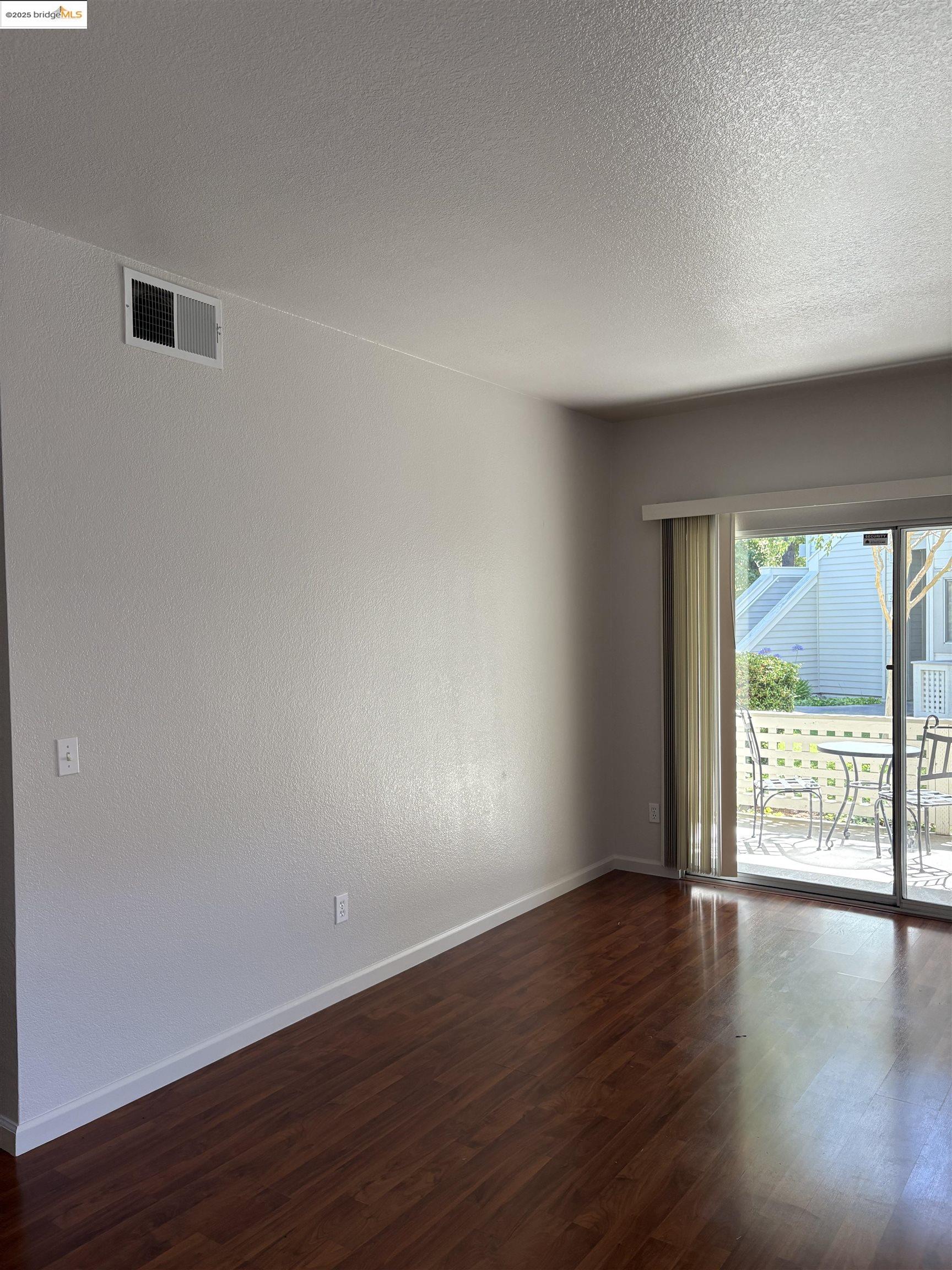Detail Gallery Image 10 of 12 For 256 Napoli Court, Hercules,  CA 94547 - 3 Beds | 2 Baths