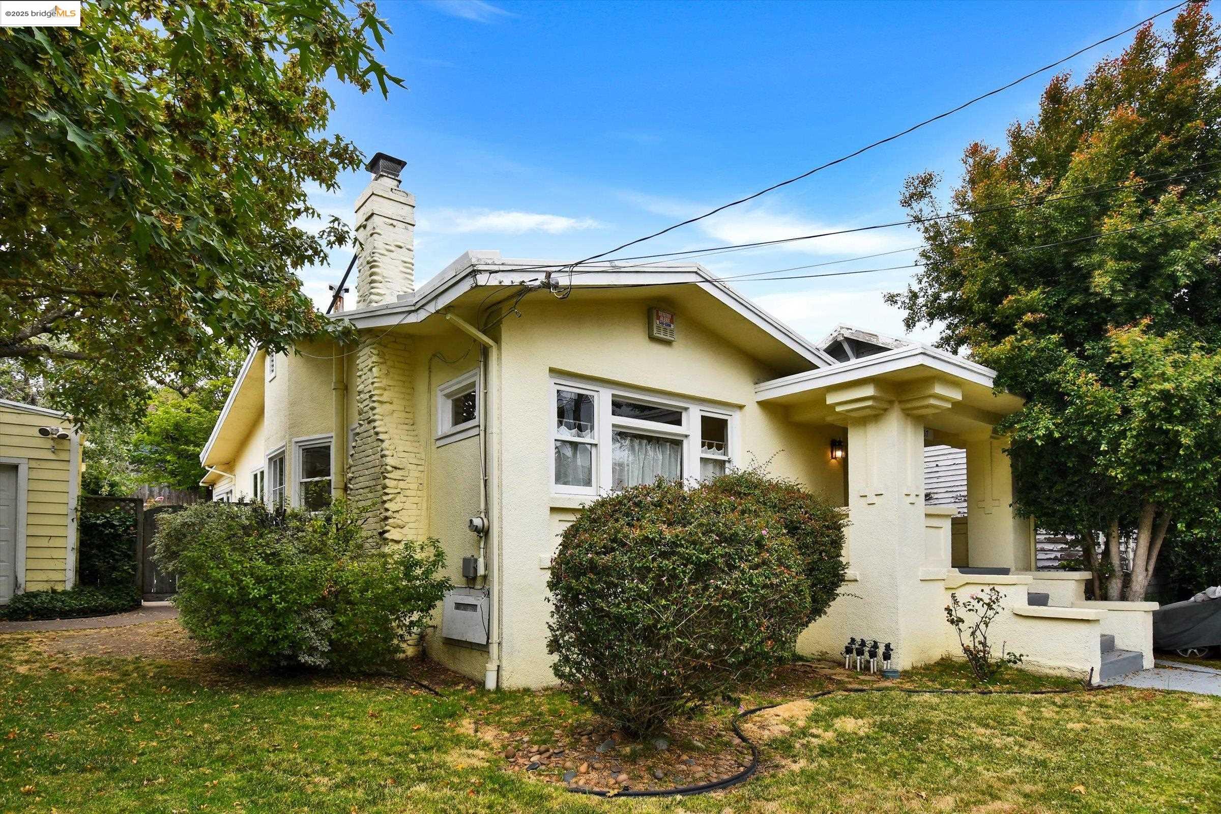 3817 Woodruff Ave, Oakland, California 94602, 2 Bedrooms Bedrooms, 6 Rooms Rooms,1 BathroomBathrooms,Residential,For Sale,3817 Woodruff Ave,41106148