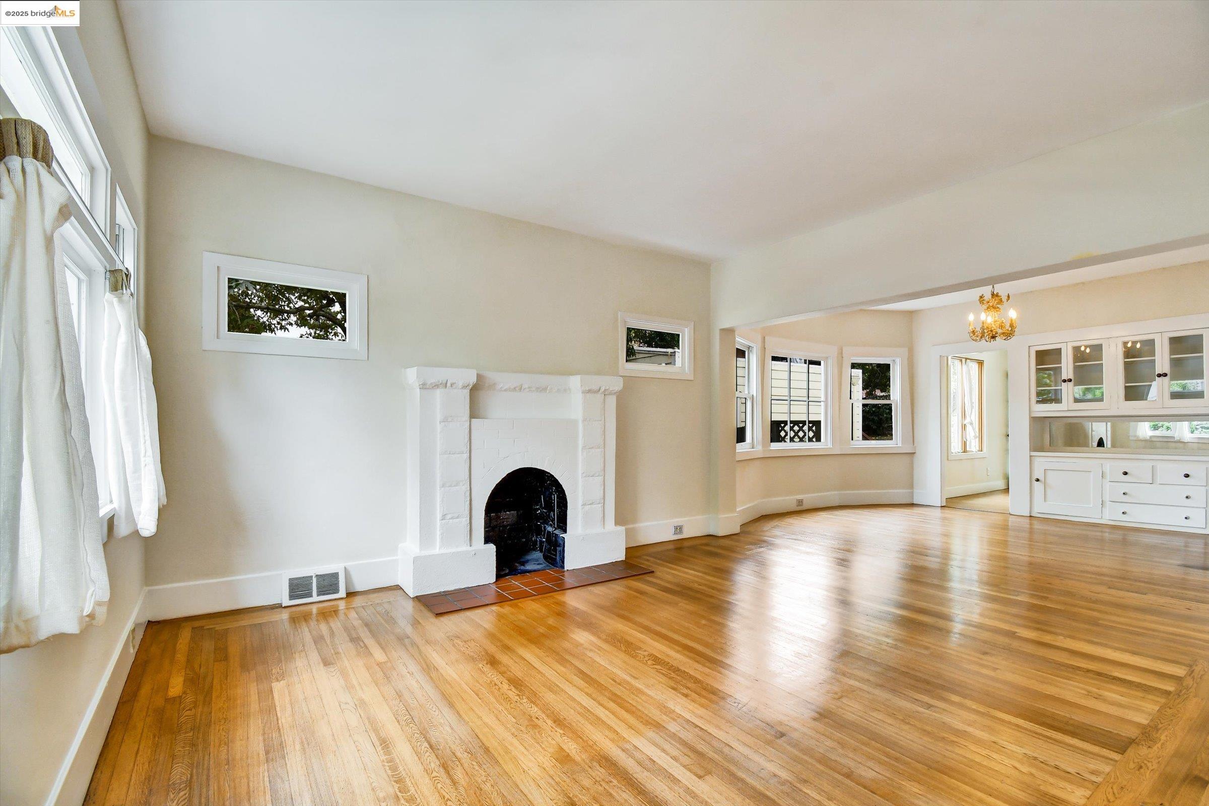 3817 Woodruff Ave, Oakland, California 94602, 2 Bedrooms Bedrooms, 6 Rooms Rooms,1 BathroomBathrooms,Residential,For Sale,3817 Woodruff Ave,41106148