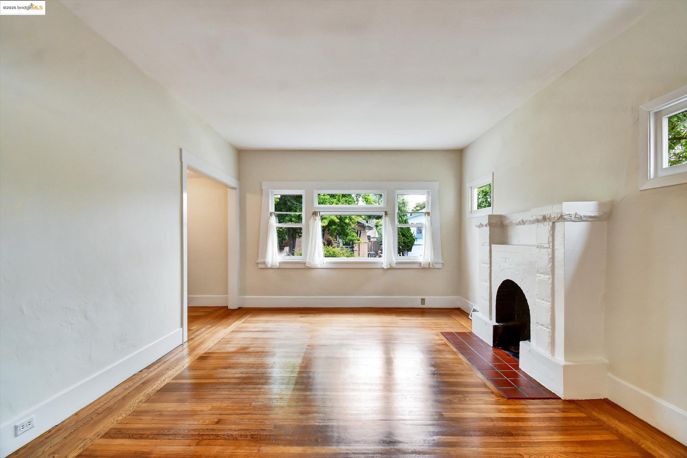 3817 Woodruff Ave, Oakland, California 94602, 2 Bedrooms Bedrooms, 6 Rooms Rooms,1 BathroomBathrooms,Residential,For Sale,3817 Woodruff Ave,41106148