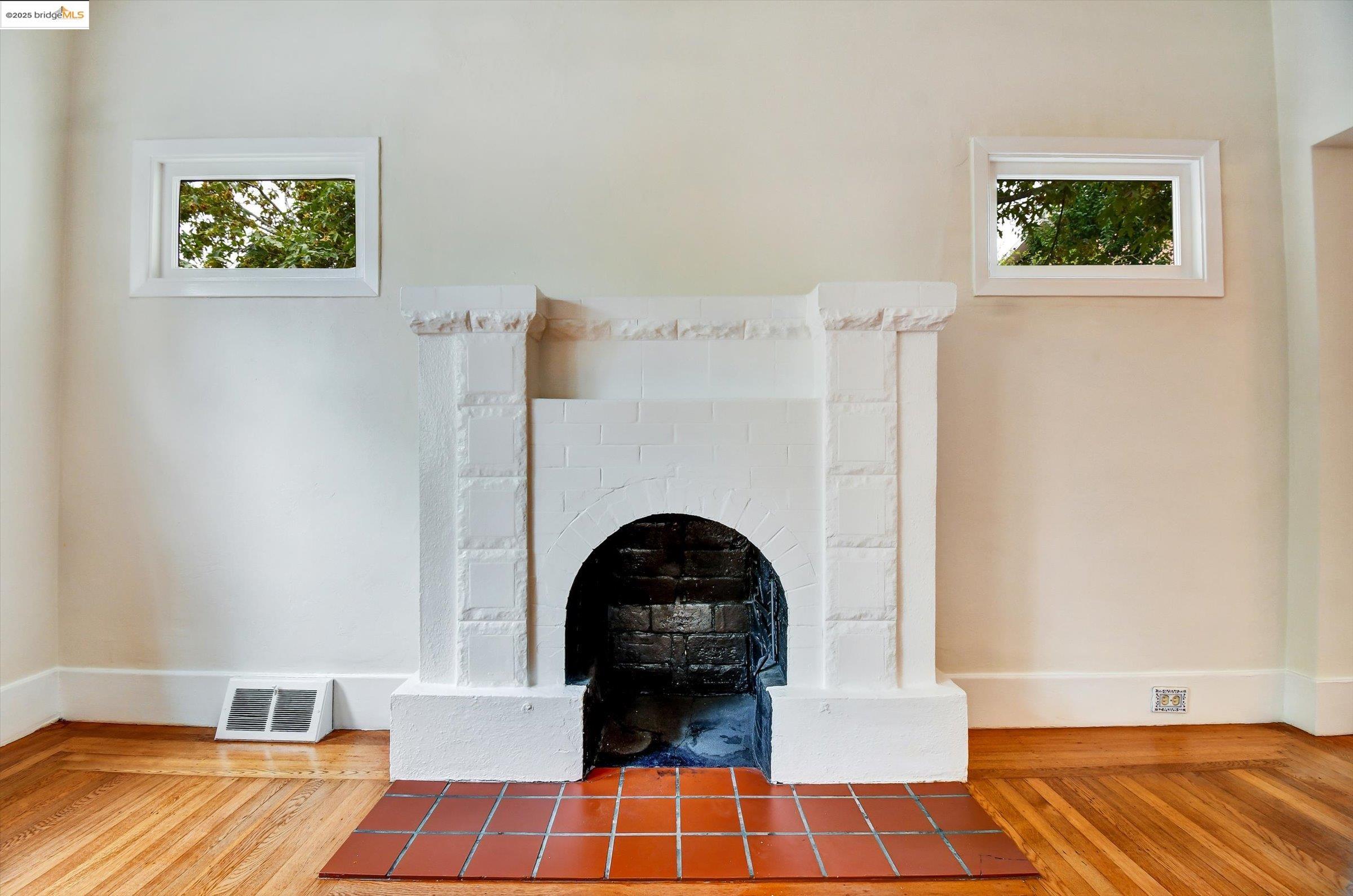 3817 Woodruff Ave, Oakland, California 94602, 2 Bedrooms Bedrooms, 6 Rooms Rooms,1 BathroomBathrooms,Residential,For Sale,3817 Woodruff Ave,41106148
