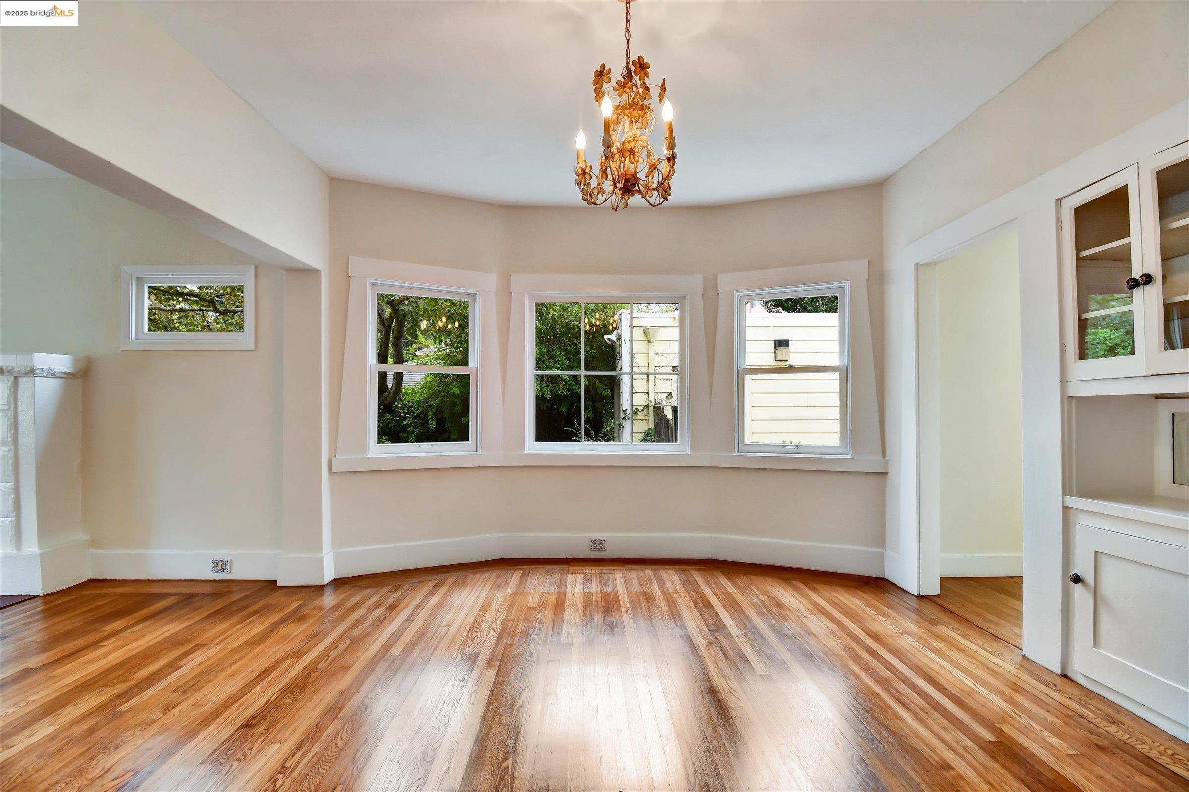 3817 Woodruff Ave, Oakland, California 94602, 2 Bedrooms Bedrooms, 6 Rooms Rooms,1 BathroomBathrooms,Residential,For Sale,3817 Woodruff Ave,41106148