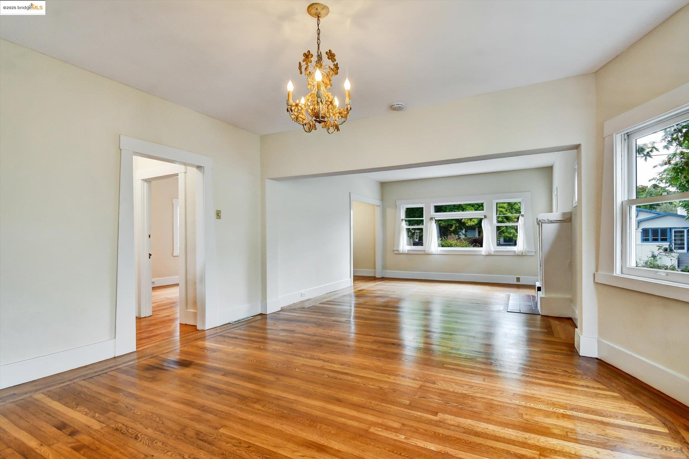 3817 Woodruff Ave, Oakland, California 94602, 2 Bedrooms Bedrooms, 6 Rooms Rooms,1 BathroomBathrooms,Residential,For Sale,3817 Woodruff Ave,41106148