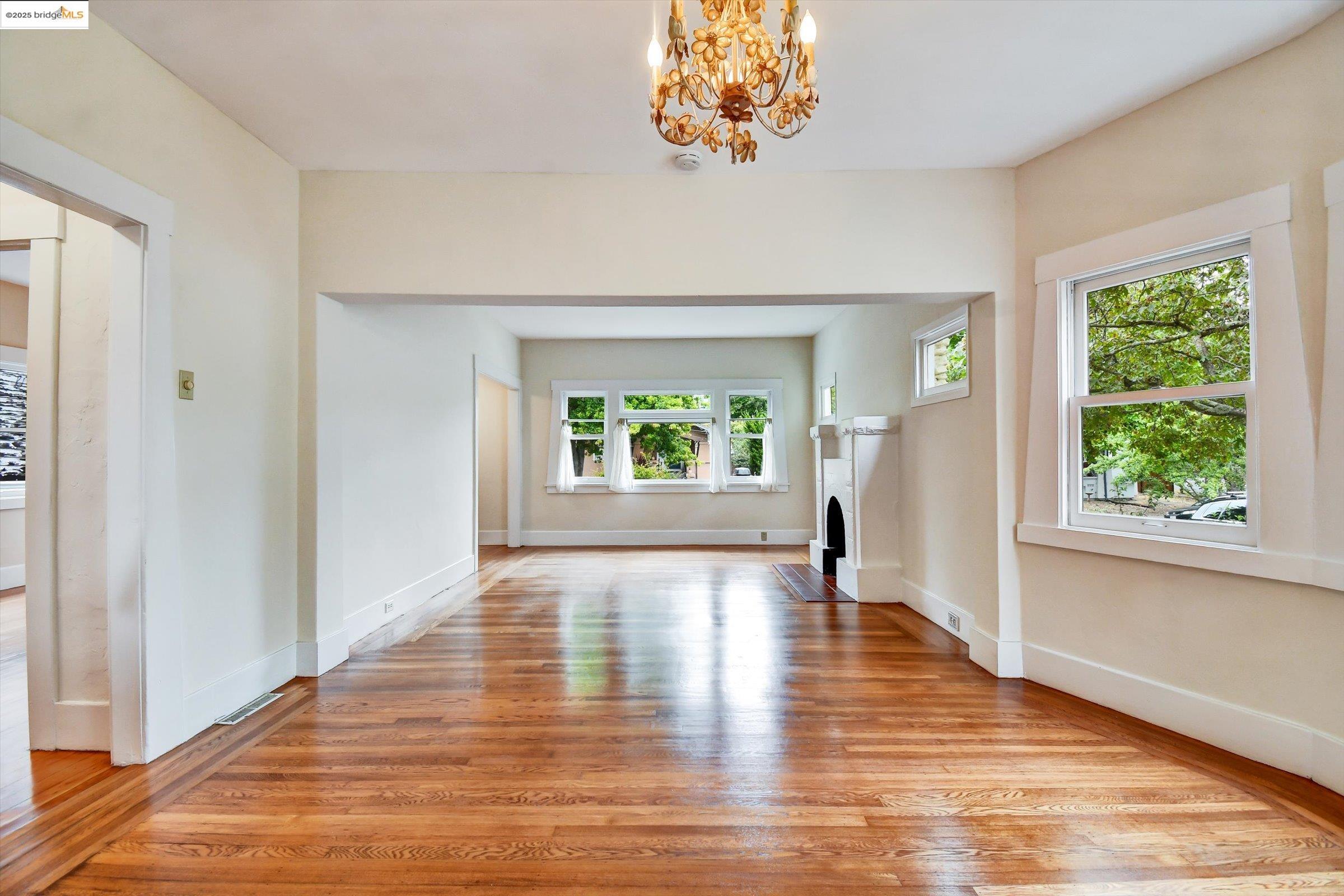 3817 Woodruff Ave, Oakland, California 94602, 2 Bedrooms Bedrooms, 6 Rooms Rooms,1 BathroomBathrooms,Residential,For Sale,3817 Woodruff Ave,41106148