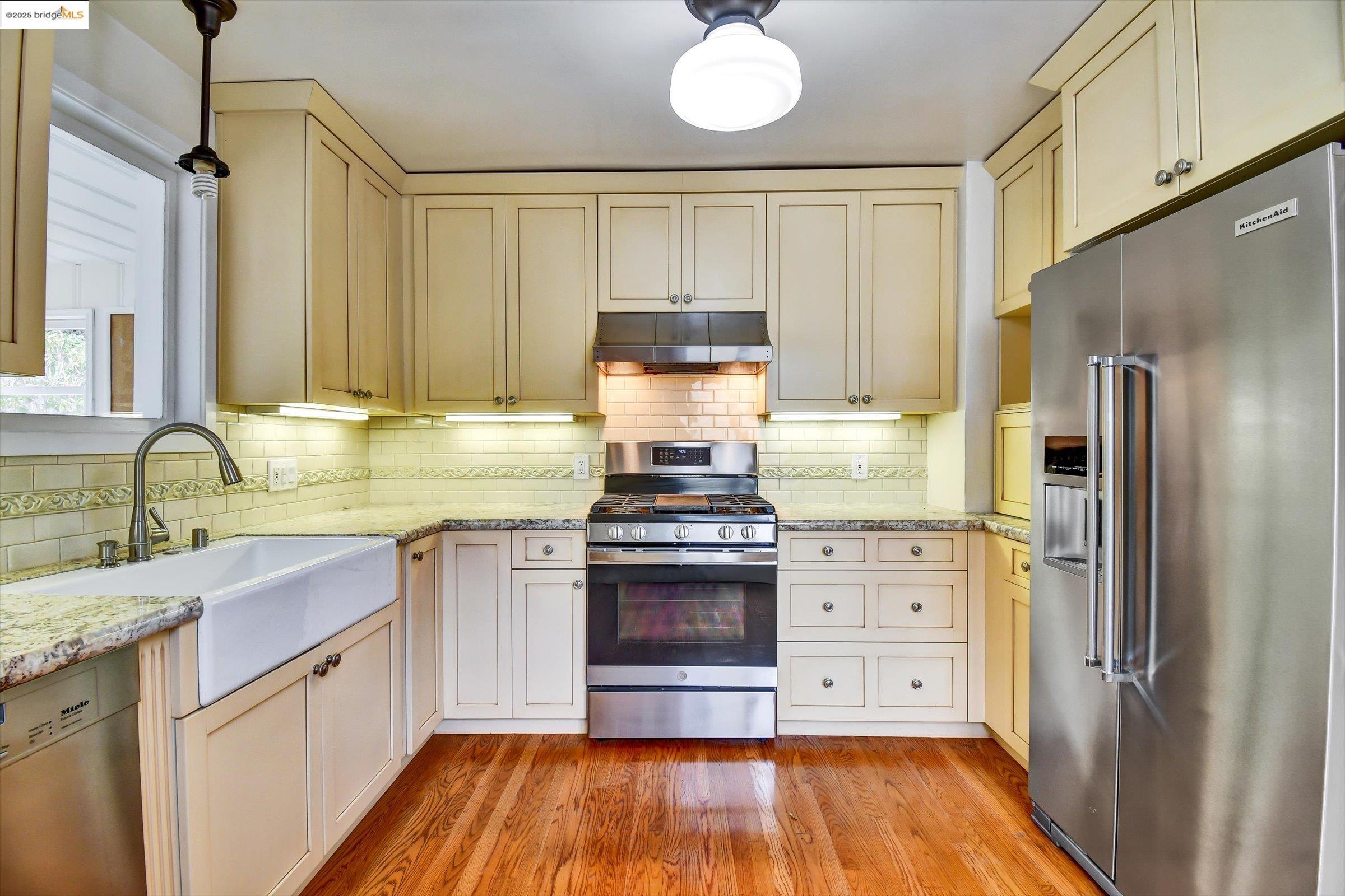 3817 Woodruff Ave, Oakland, California 94602, 2 Bedrooms Bedrooms, 6 Rooms Rooms,1 BathroomBathrooms,Residential,For Sale,3817 Woodruff Ave,41106148
