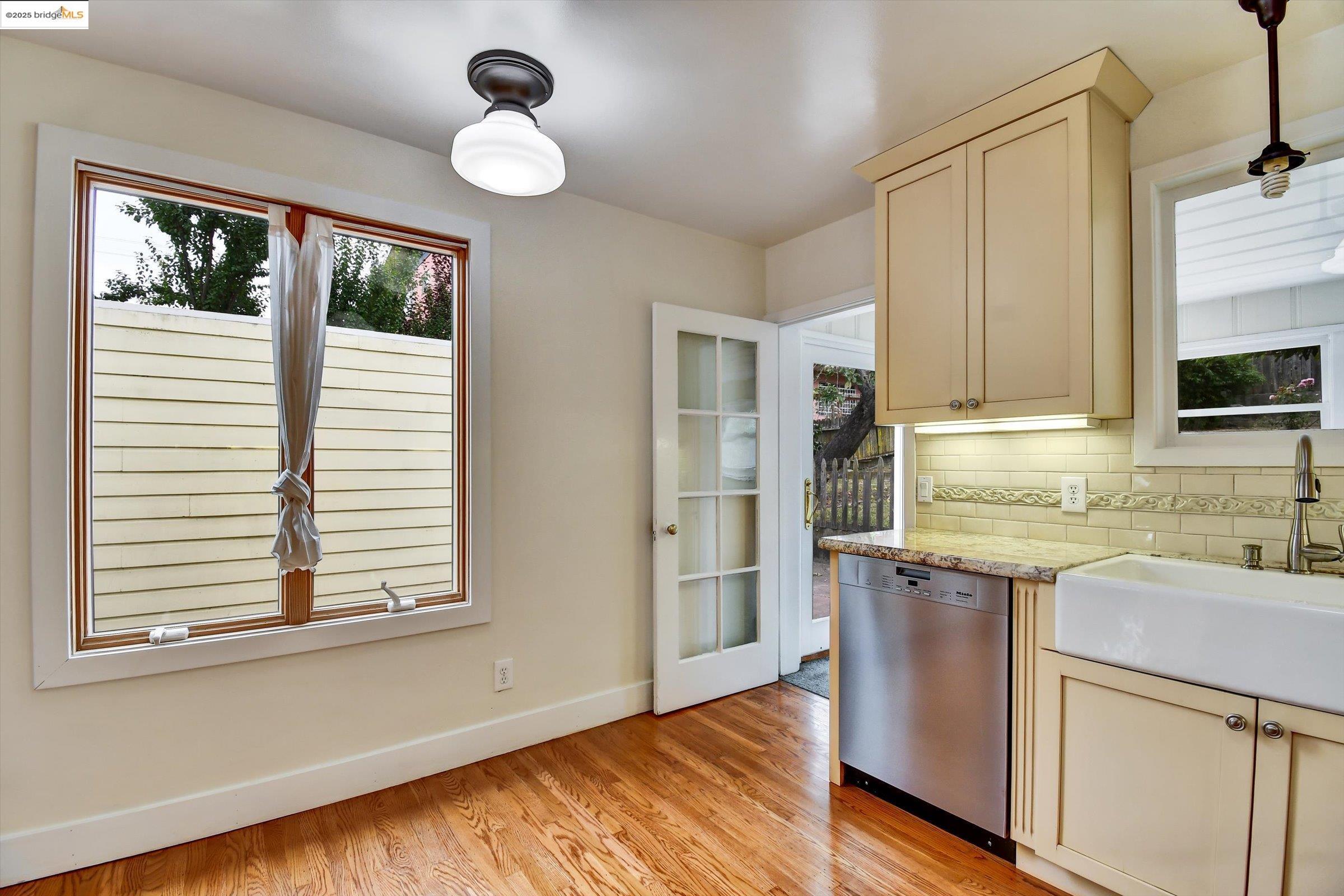 3817 Woodruff Ave, Oakland, California 94602, 2 Bedrooms Bedrooms, 6 Rooms Rooms,1 BathroomBathrooms,Residential,For Sale,3817 Woodruff Ave,41106148