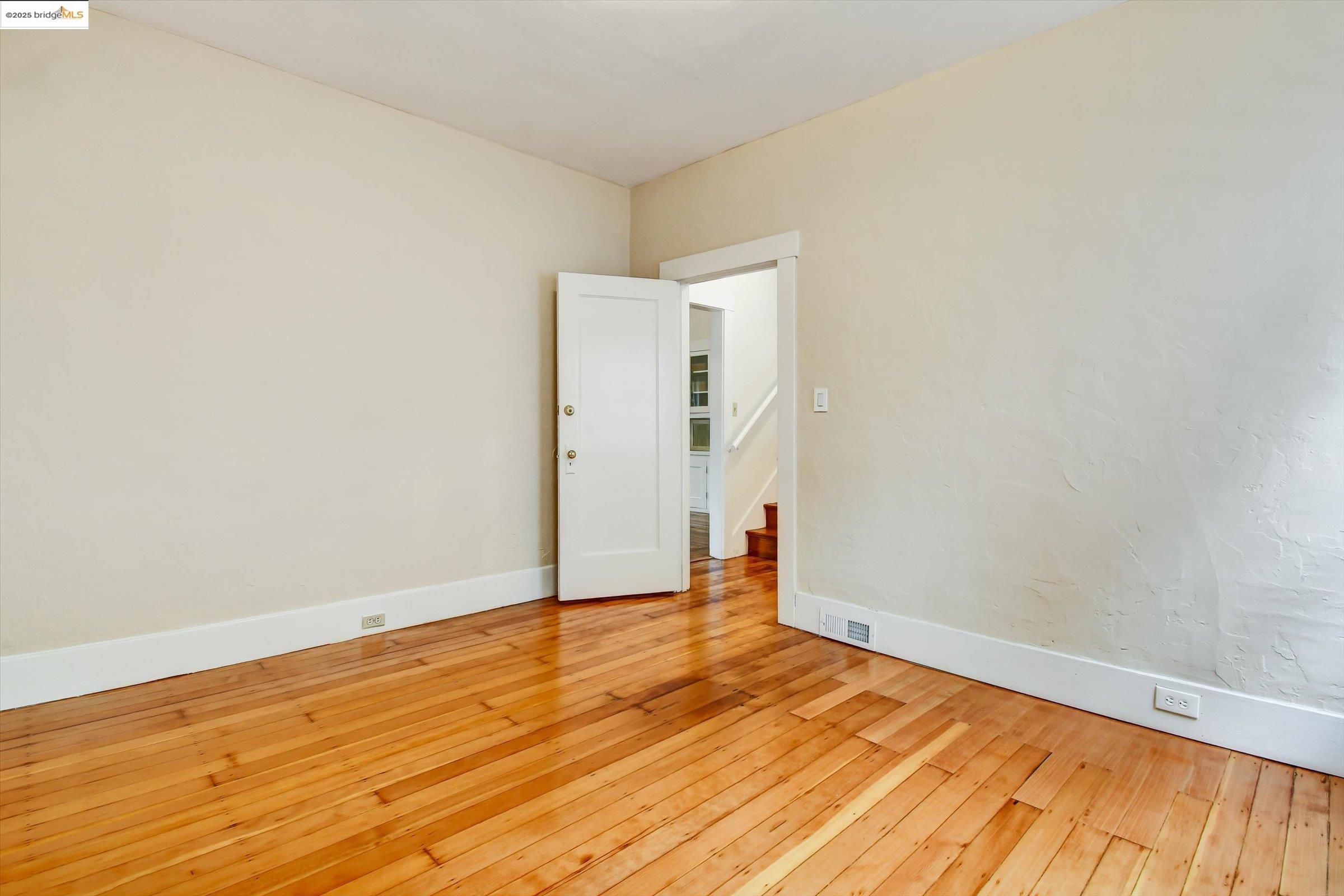 3817 Woodruff Ave, Oakland, California 94602, 2 Bedrooms Bedrooms, 6 Rooms Rooms,1 BathroomBathrooms,Residential,For Sale,3817 Woodruff Ave,41106148