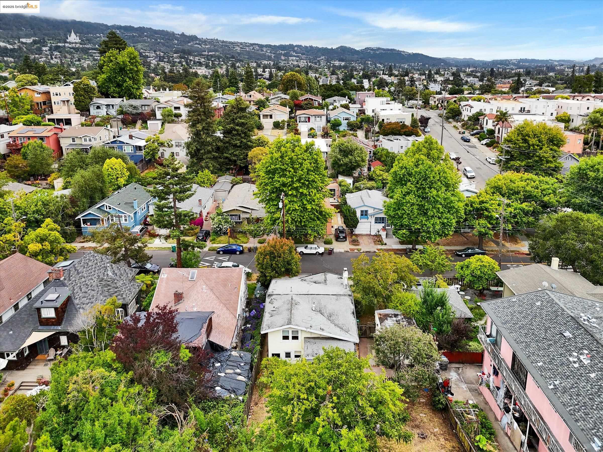 3817 Woodruff Ave, Oakland, California 94602, 2 Bedrooms Bedrooms, 6 Rooms Rooms,1 BathroomBathrooms,Residential,For Sale,3817 Woodruff Ave,41106148