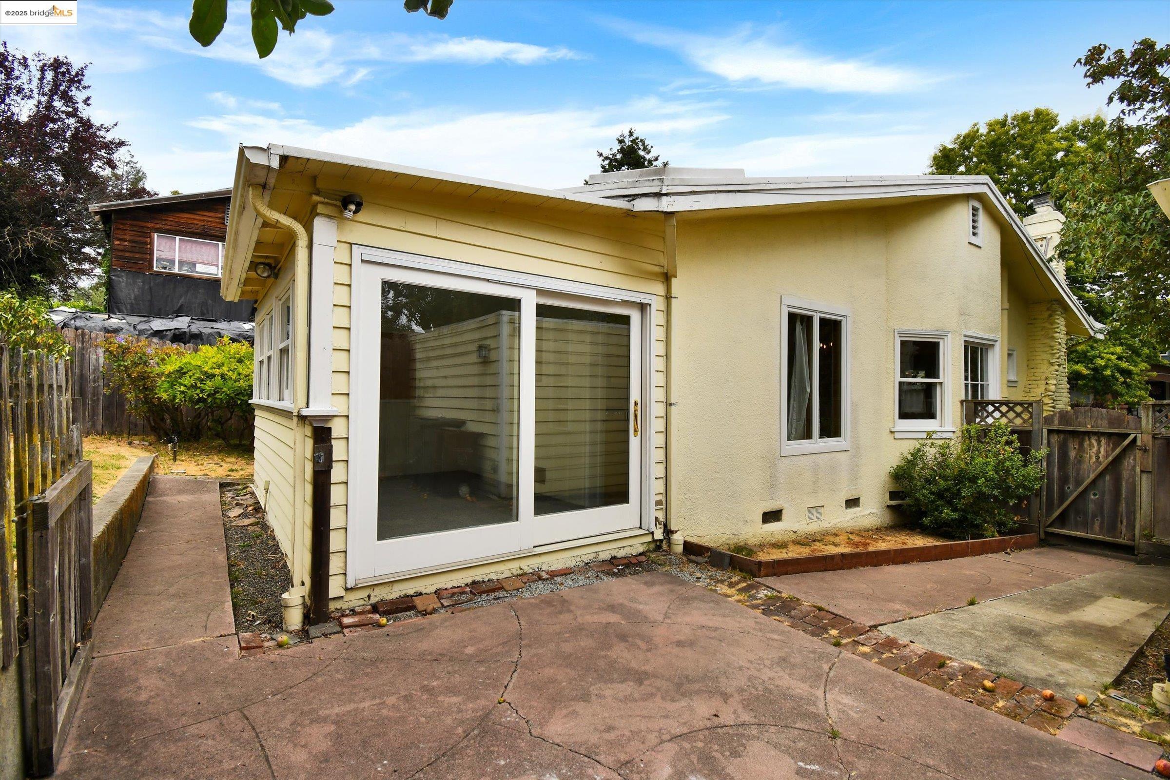 3817 Woodruff Ave, Oakland, California 94602, 2 Bedrooms Bedrooms, 6 Rooms Rooms,1 BathroomBathrooms,Residential,For Sale,3817 Woodruff Ave,41106148