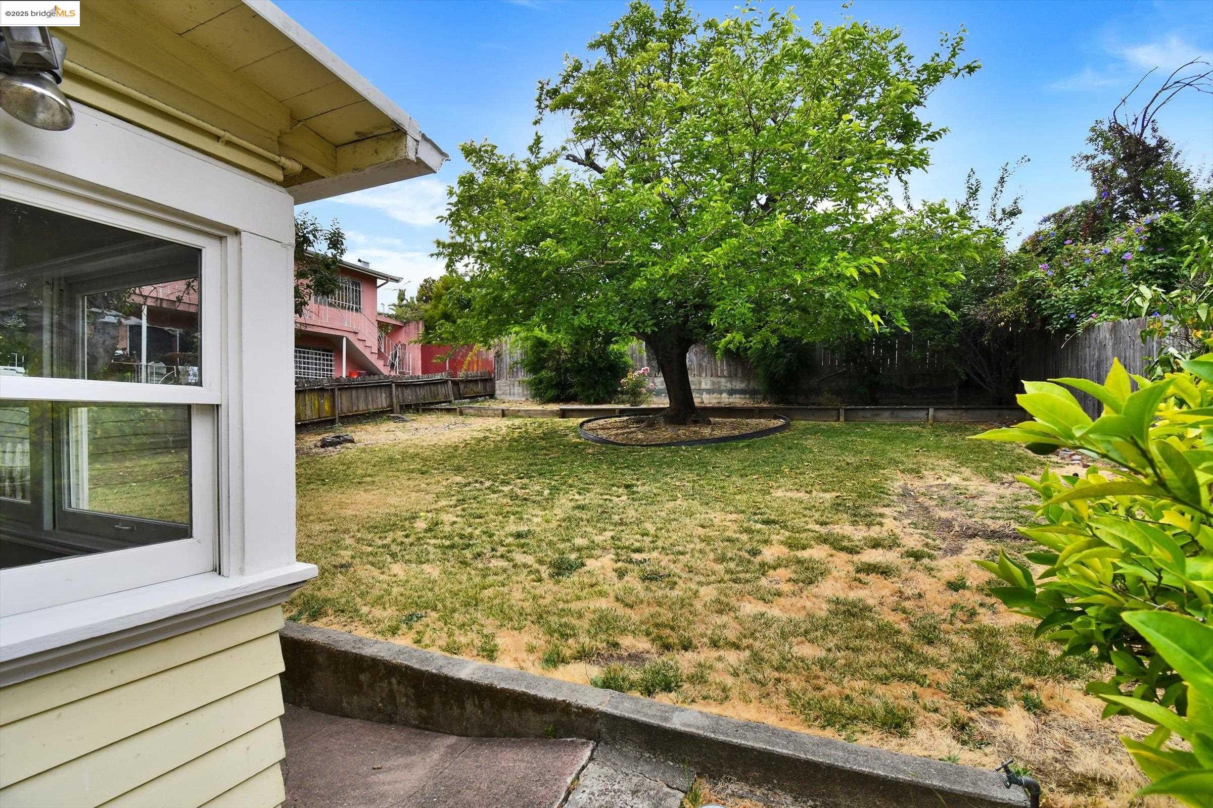 3817 Woodruff Ave, Oakland, California 94602, 2 Bedrooms Bedrooms, 6 Rooms Rooms,1 BathroomBathrooms,Residential,For Sale,3817 Woodruff Ave,41106148