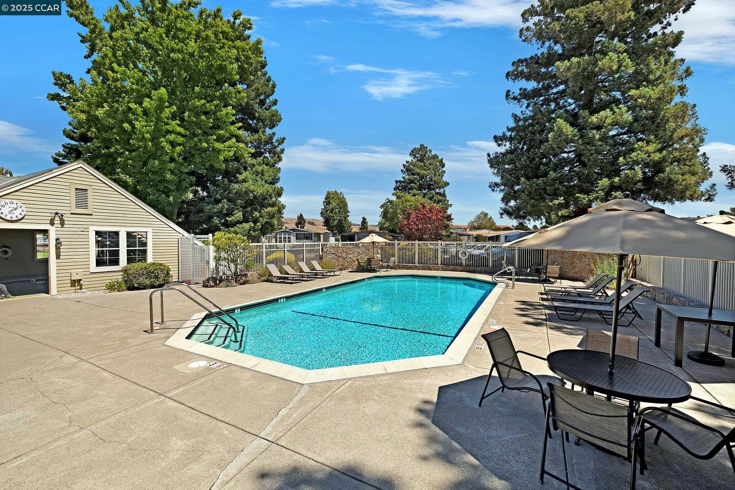 Front Image Thumbnail for CC41106153