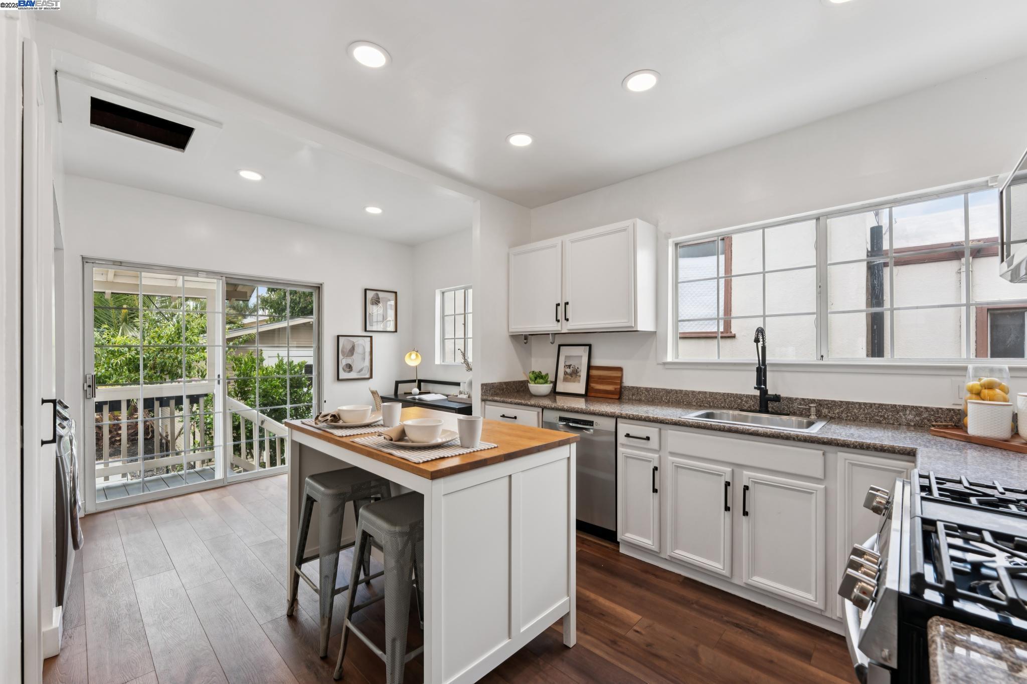 2512 67th Ave, Oakland, California 94605, 2 Bedrooms Bedrooms, 4 Rooms Rooms,1 BathroomBathrooms,Residential,For Sale,2512 67th Ave,41106155