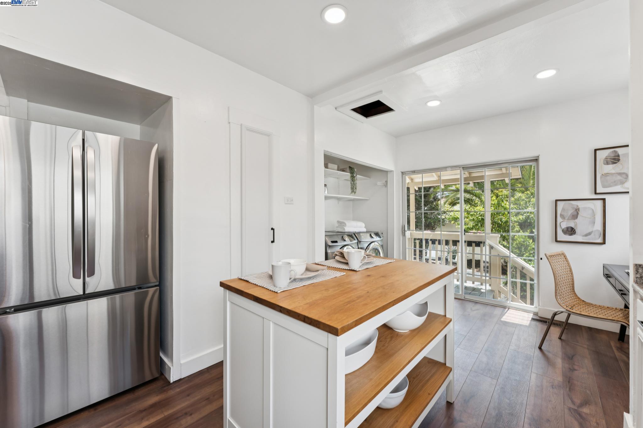 2512 67th Ave, Oakland, California 94605, 2 Bedrooms Bedrooms, 4 Rooms Rooms,1 BathroomBathrooms,Residential,For Sale,2512 67th Ave,41106155