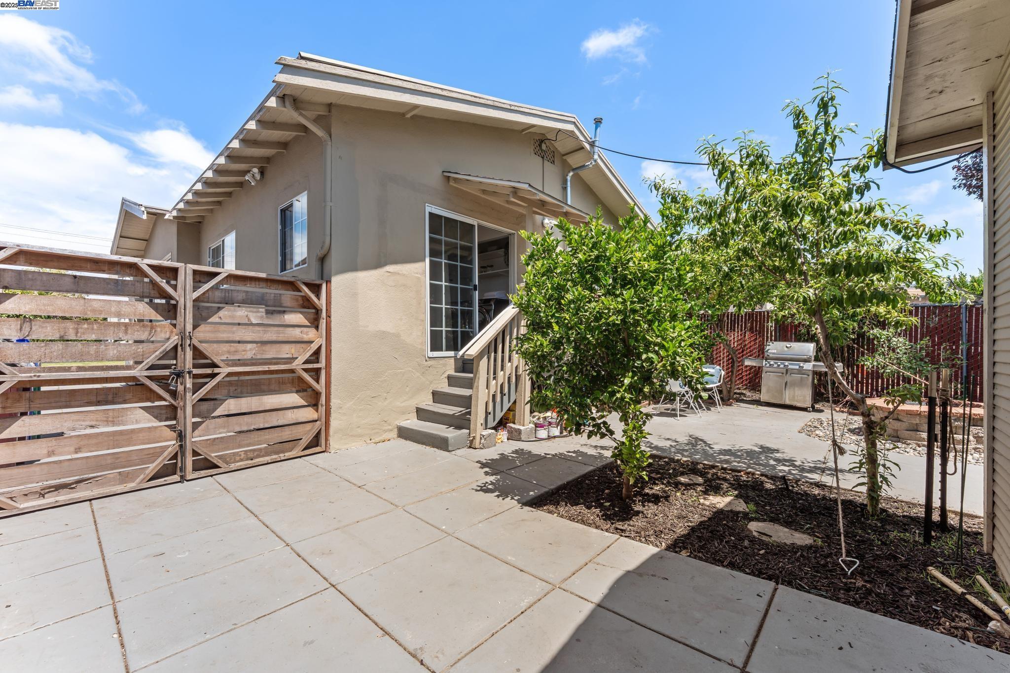 2512 67th Ave, Oakland, California 94605, 2 Bedrooms Bedrooms, 4 Rooms Rooms,1 BathroomBathrooms,Residential,For Sale,2512 67th Ave,41106155