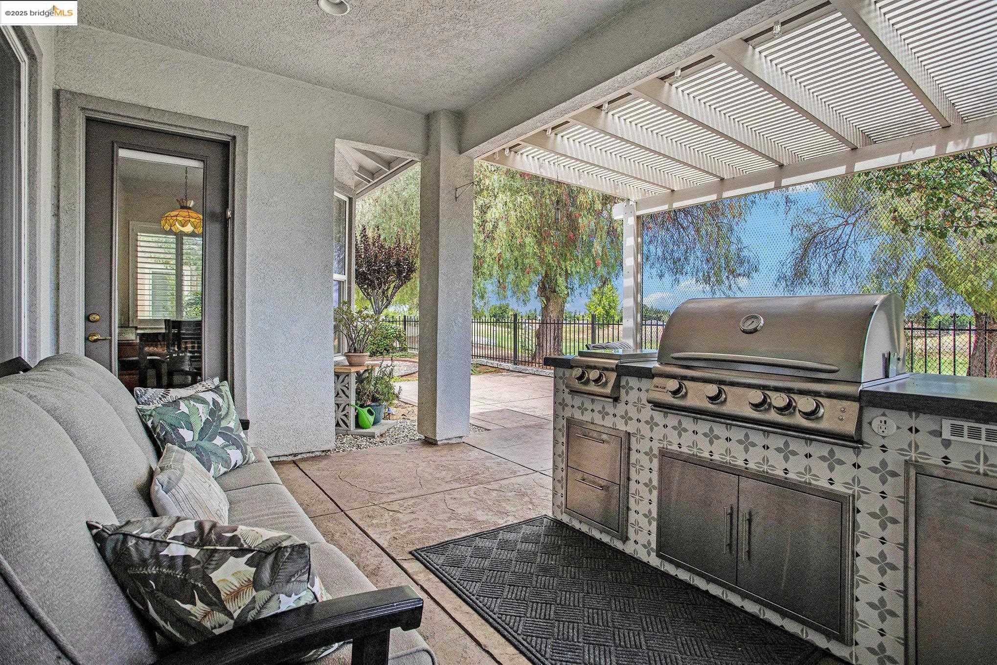 1283 St Edmunds Way, Brentwood, California 94513, 2 Bedrooms Bedrooms, 8 Rooms Rooms,2 BathroomsBathrooms,Residential,For Sale,1283 St Edmunds Way,41106157
