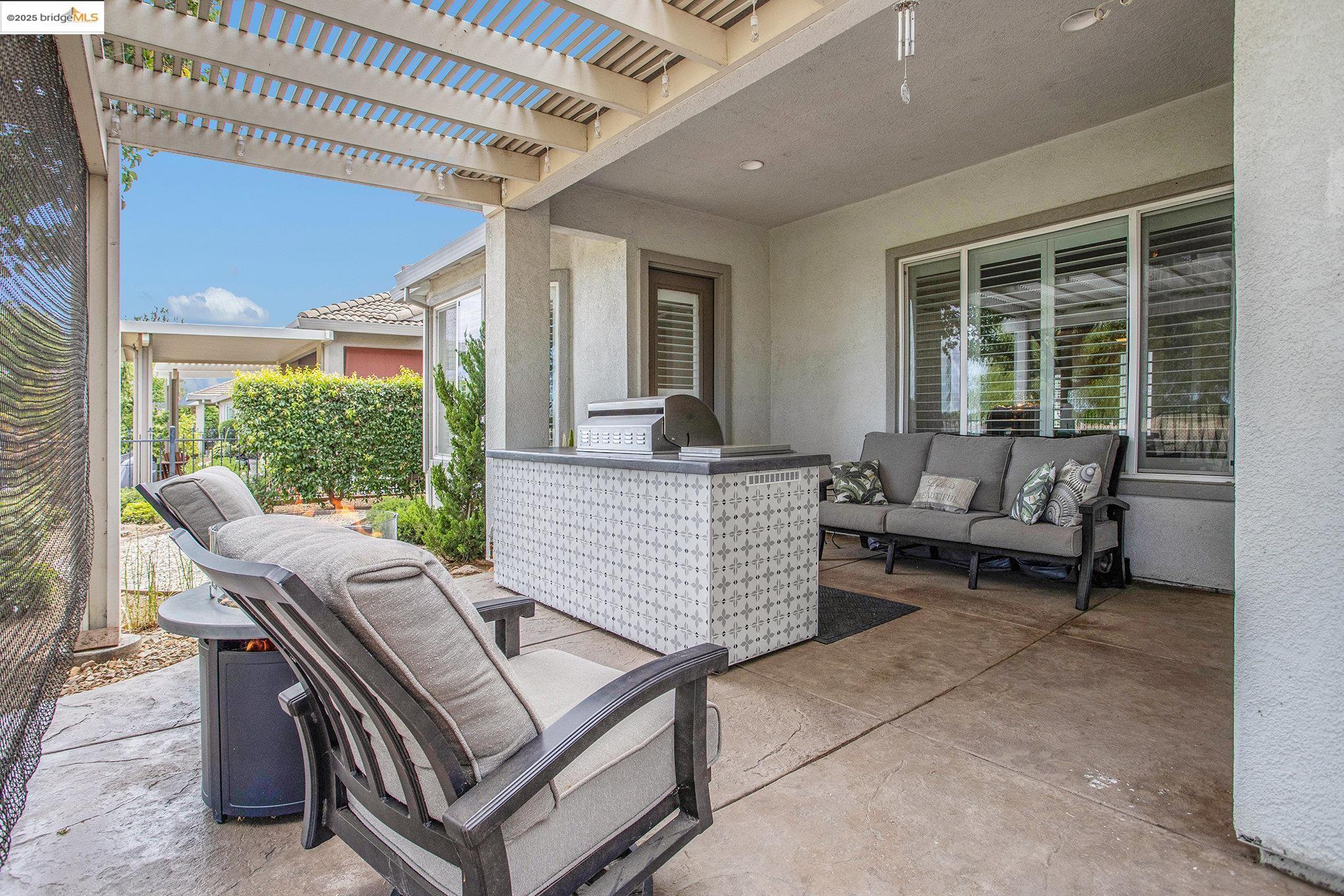1283 St Edmunds Way, Brentwood, California 94513, 2 Bedrooms Bedrooms, 8 Rooms Rooms,2 BathroomsBathrooms,Residential,For Sale,1283 St Edmunds Way,41106157